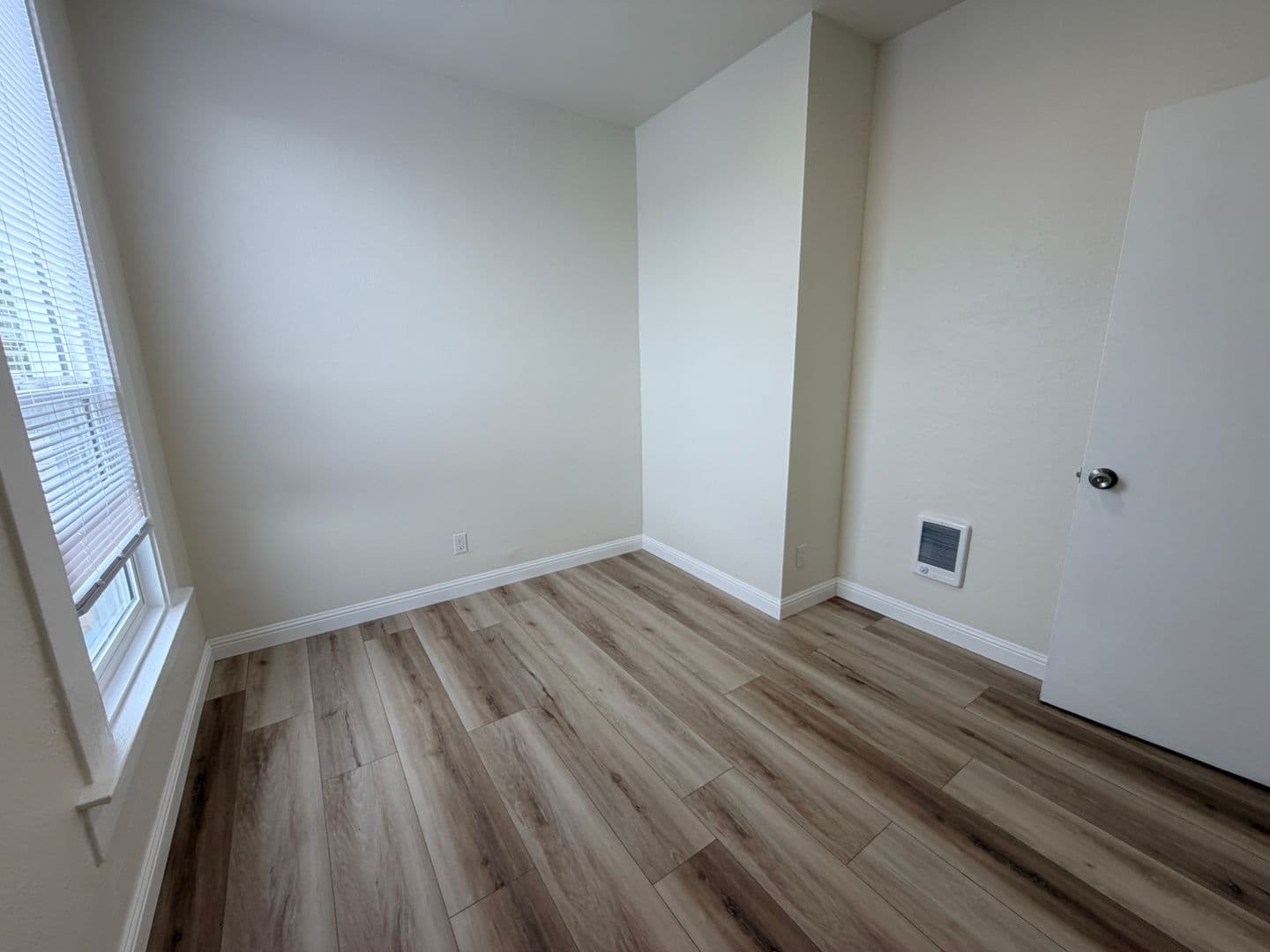 Oakland Apartment: 1115 7th Ave - #4