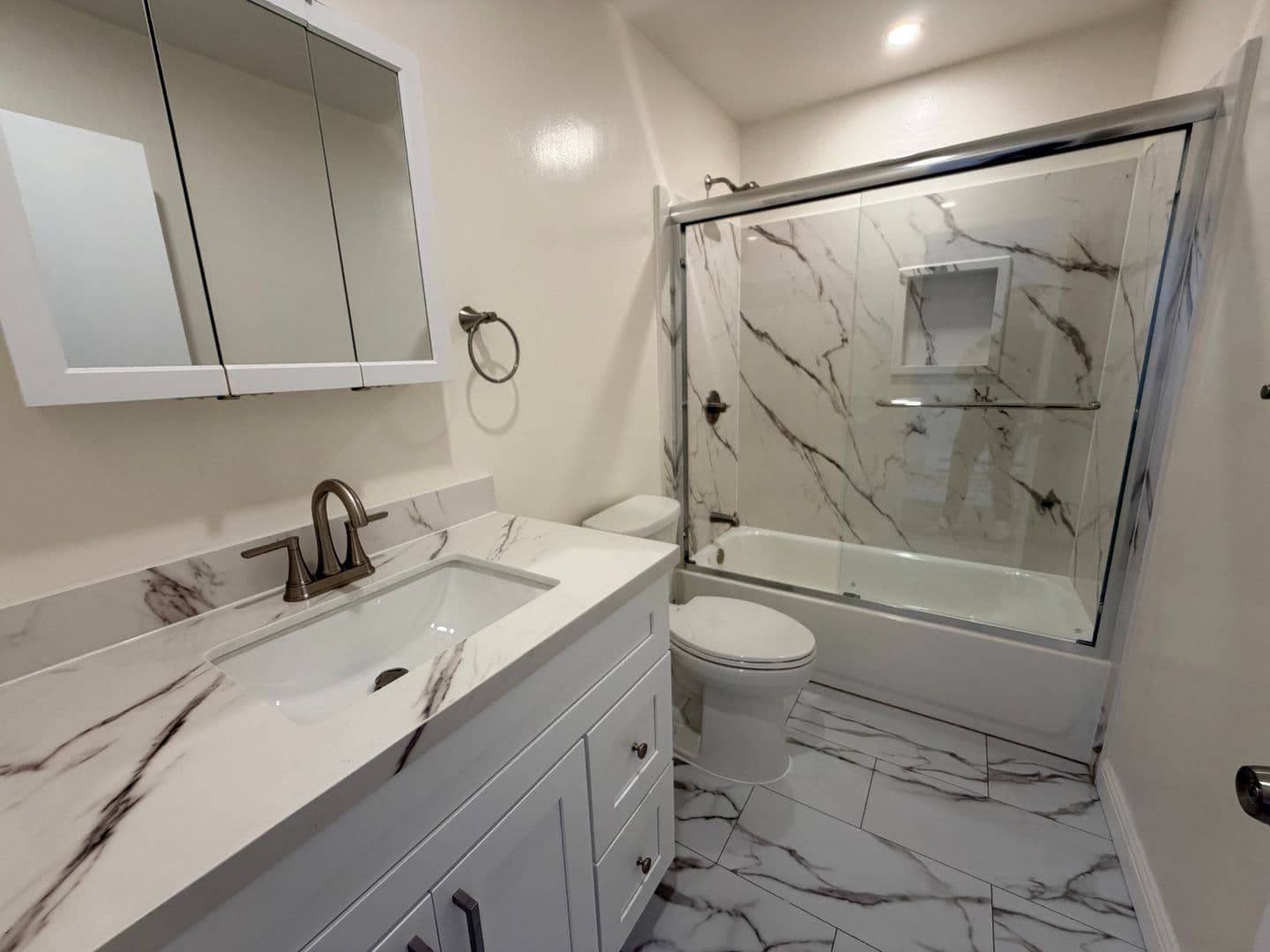 Oakland Apartment: 1115 7th Ave - #4