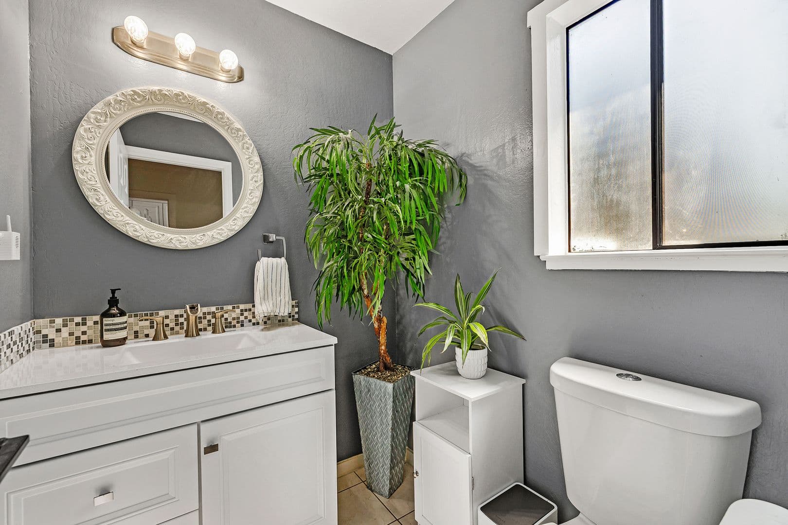 Hayward House: 3238 Monika Lane