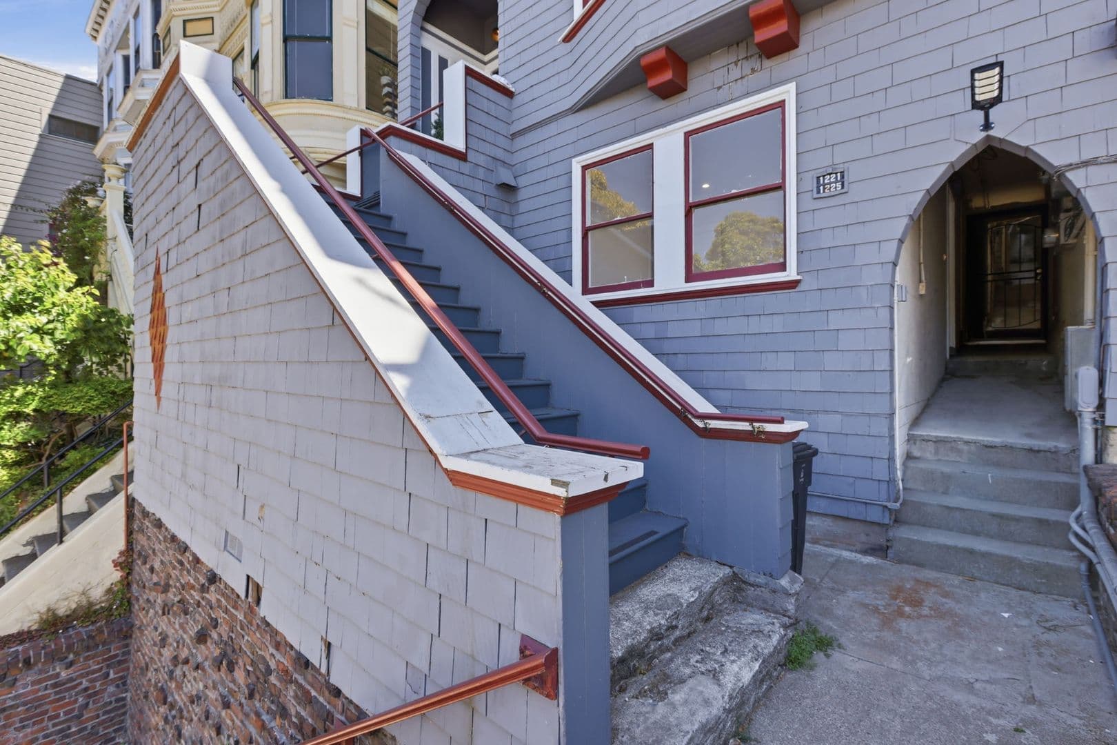 San Francisco House: 1223 Waller St