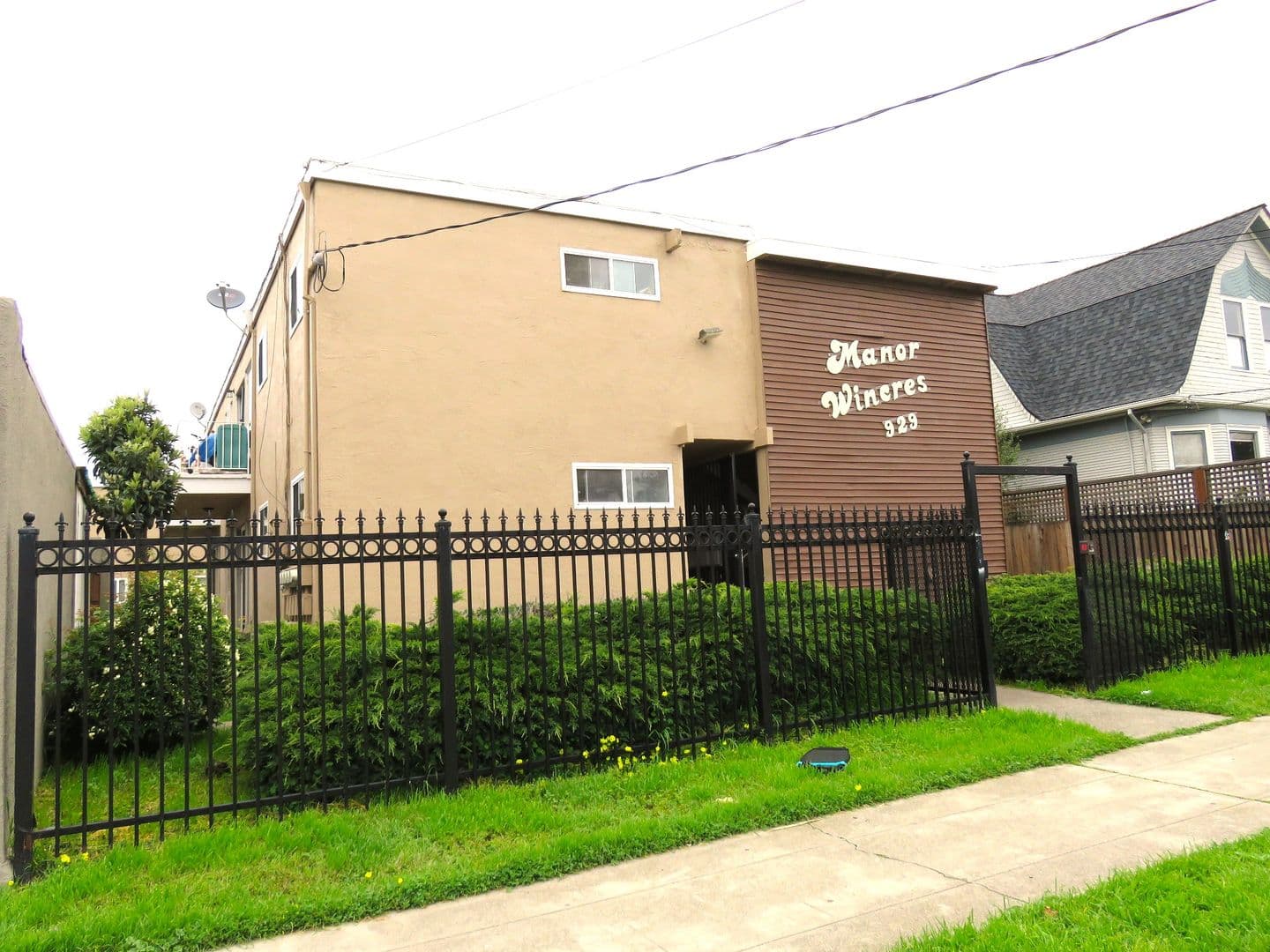 Berkeley Apartment: 929 Delaware Street