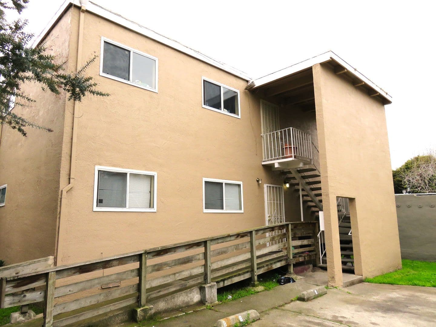 Berkeley Apartment: 929 Delaware Street