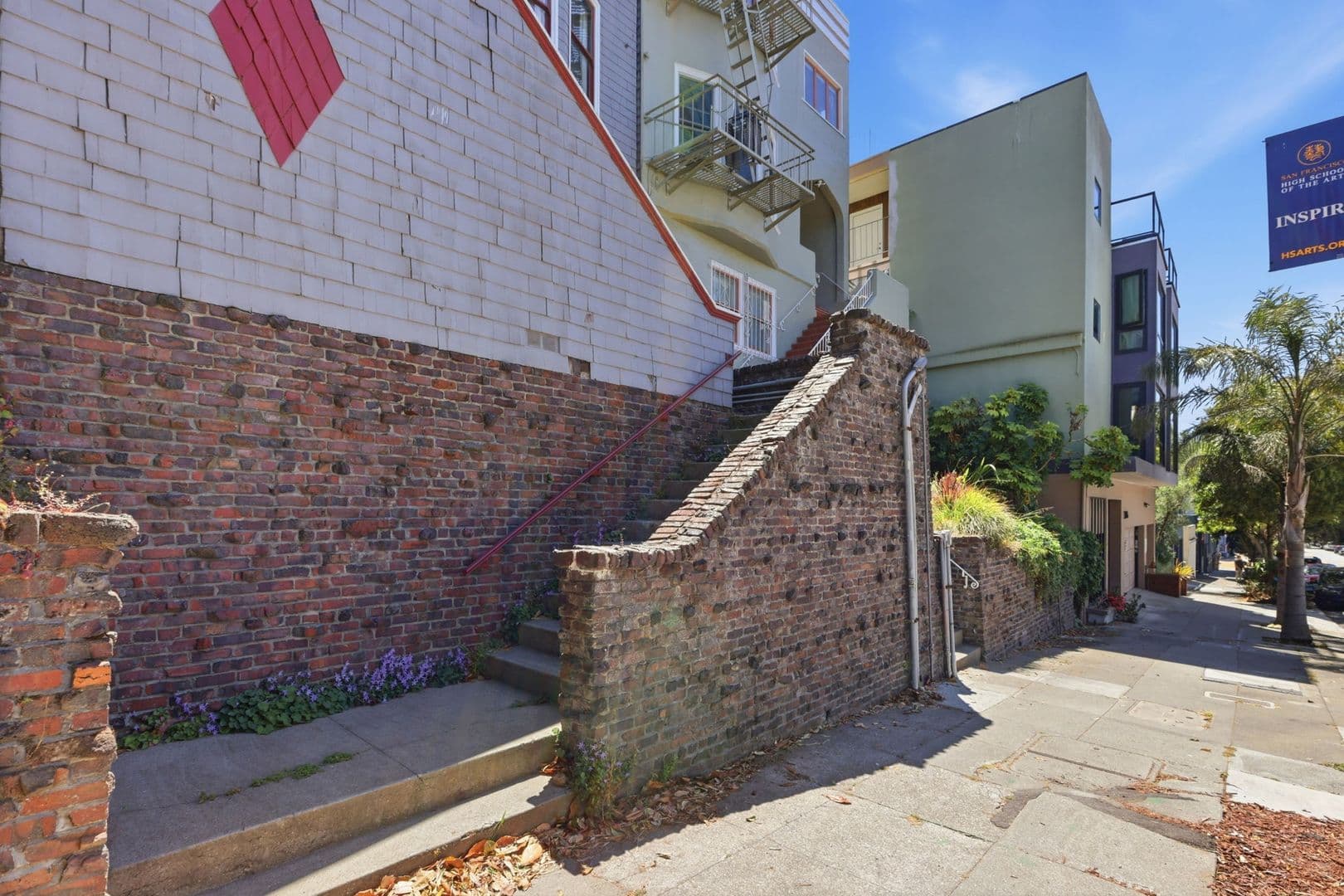 San Francisco House: 1223 Waller St