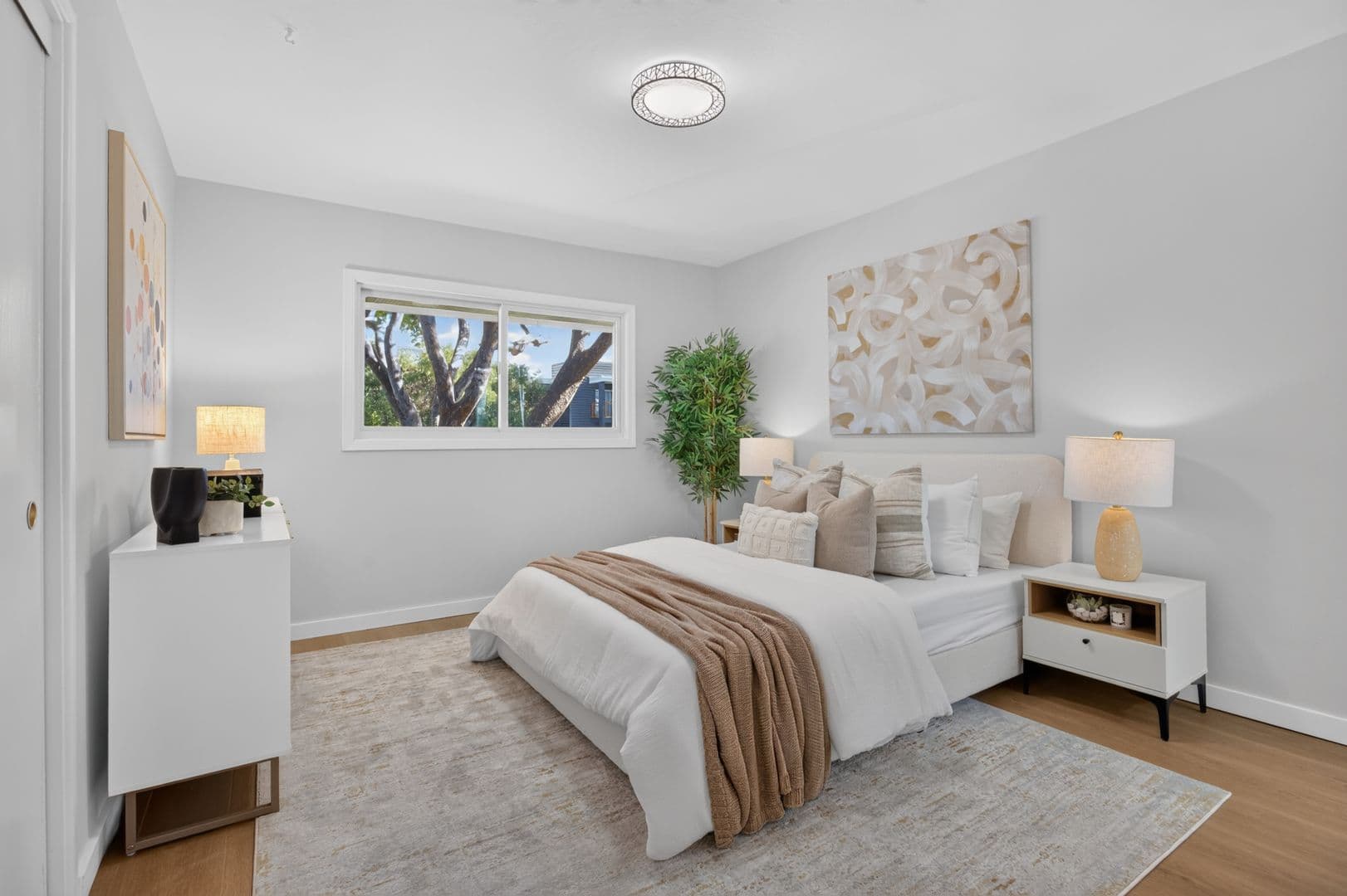 San Mateo House: 3001 Los Prados St