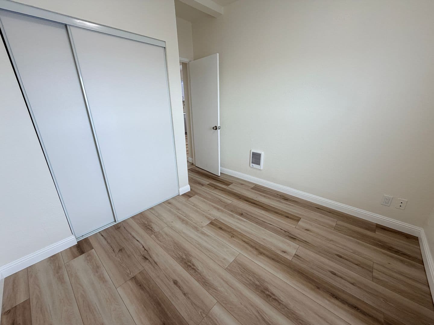 Oakland Apartment: 1115 7th Ave - #4