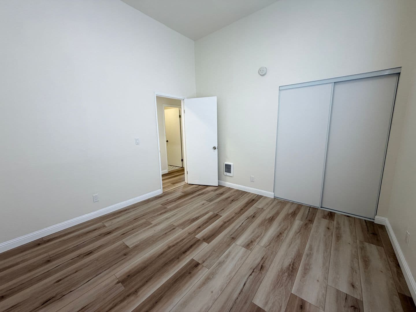 Oakland Apartment: 1115 7th Ave - #4