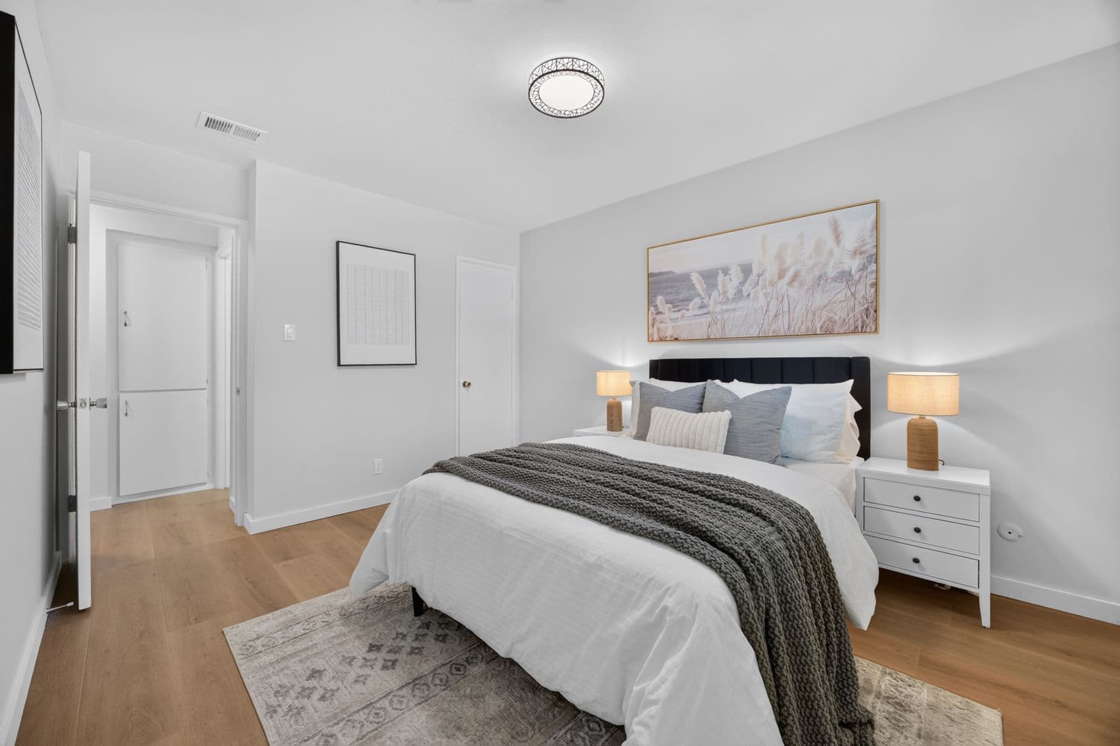 San Mateo House: 3001 Los Prados St