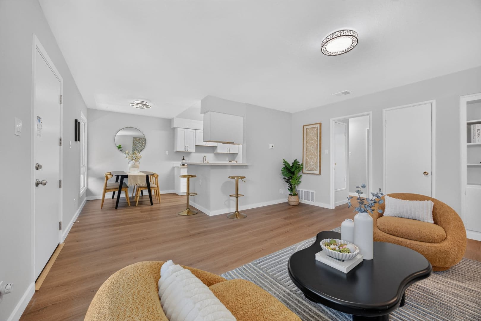 San Mateo House: 3001 Los Prados St