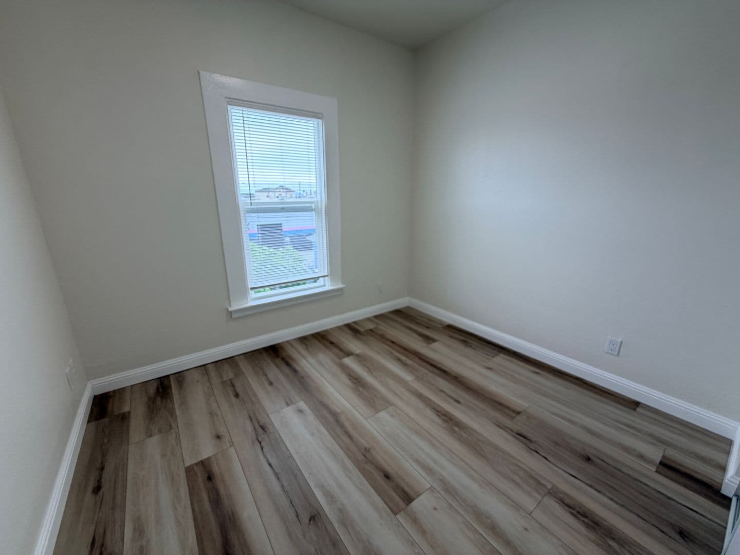 Oakland Apartment: 1115 7th Ave - #4