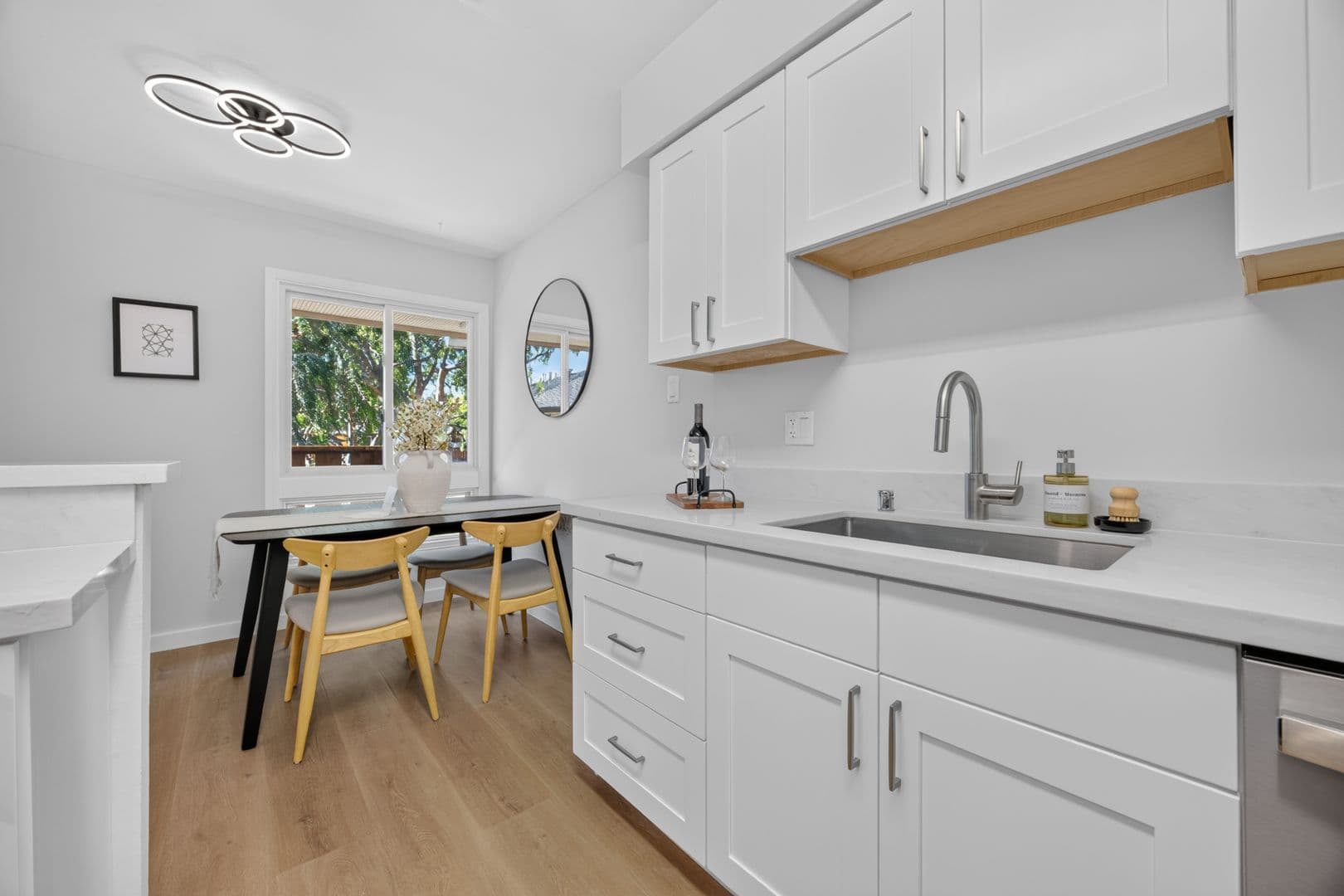 San Mateo House: 3001 Los Prados St
