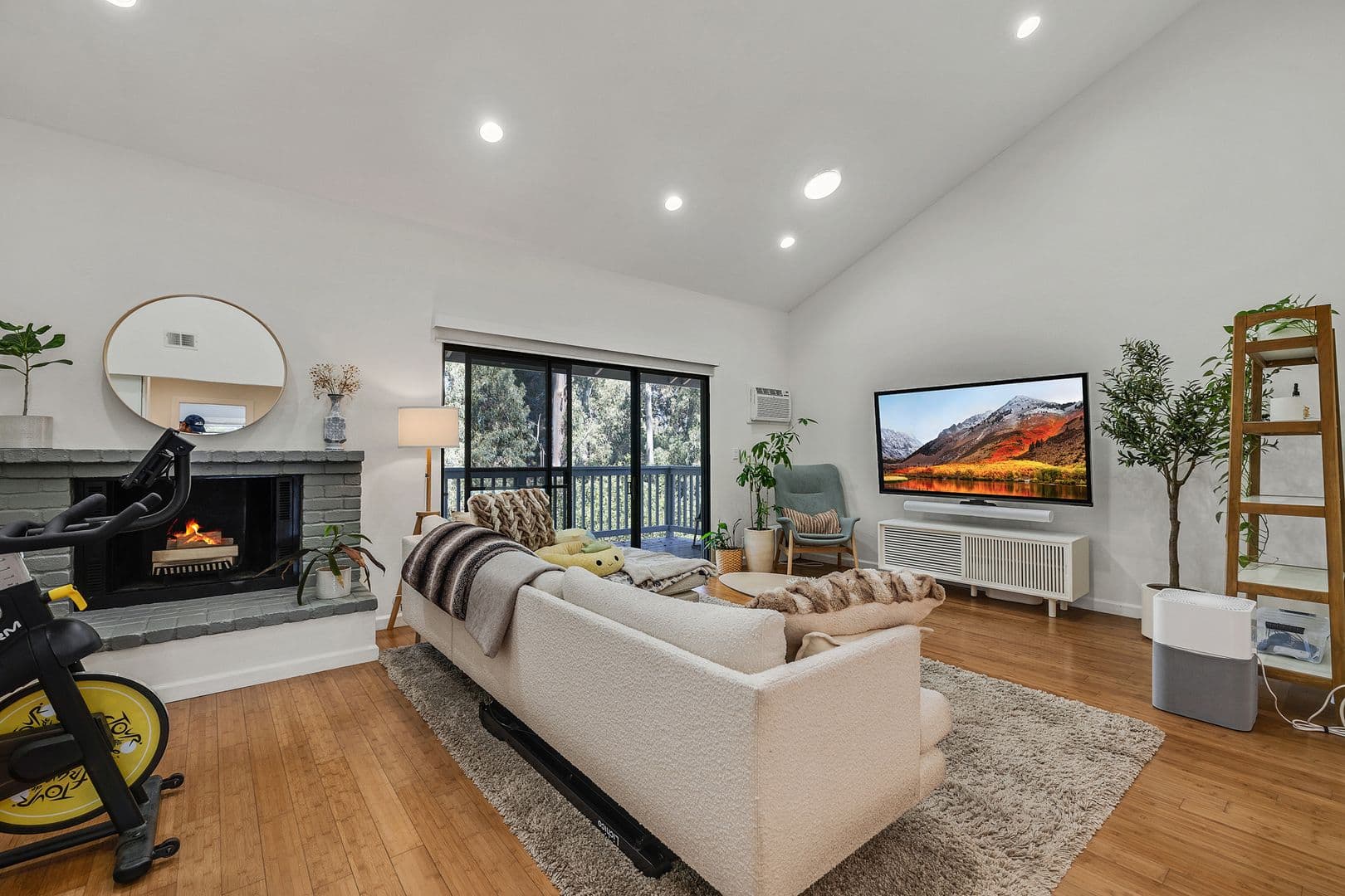 Hayward House: 3238 Monika Lane
