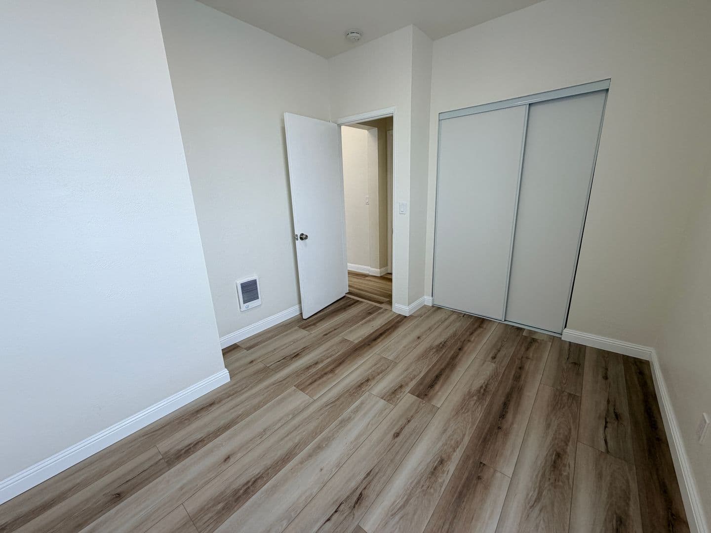 Oakland Apartment: 1115 7th Ave - #4