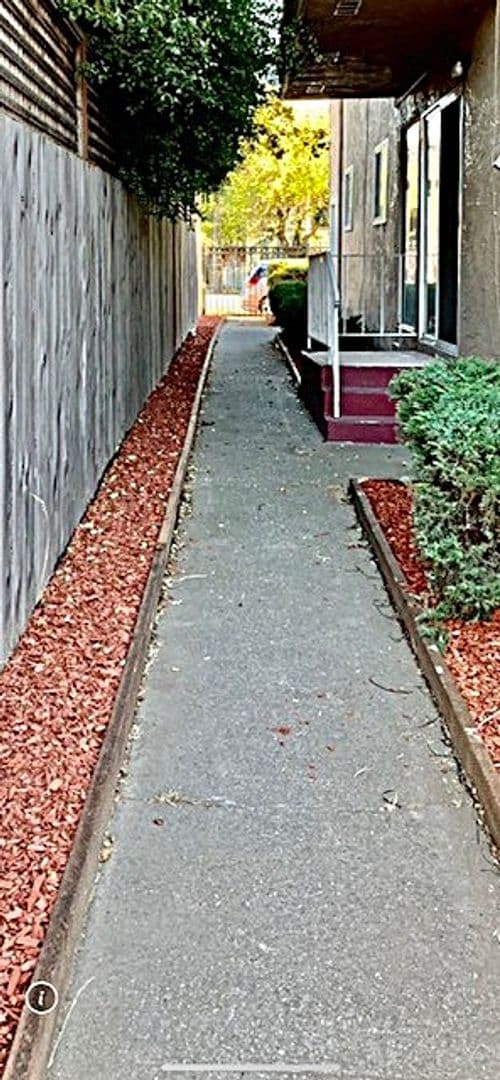 Berkeley Apartment: 929 Delaware Street