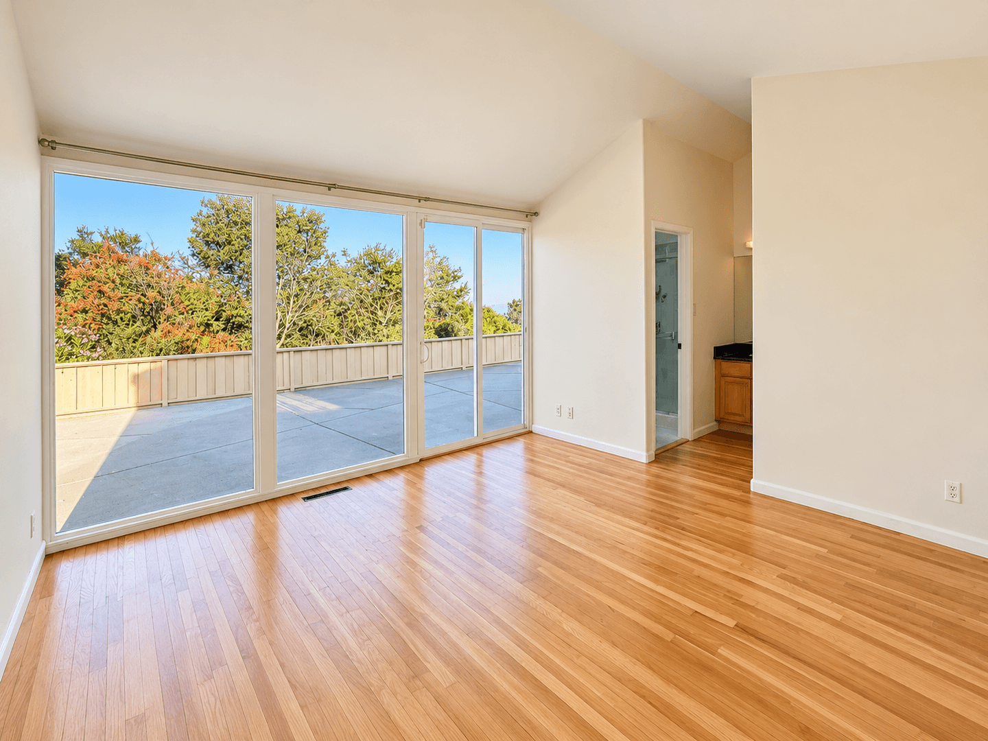 Millbrae House: 1064 Ridgewood Dr