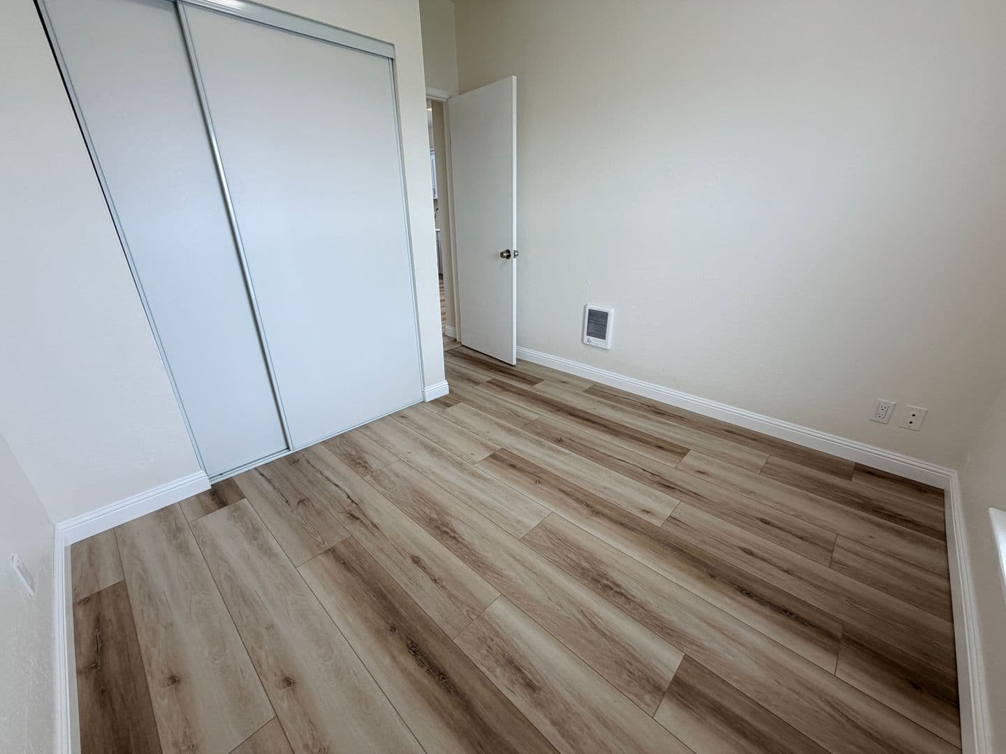 Oakland Apartment: 1115 7th Ave - #4