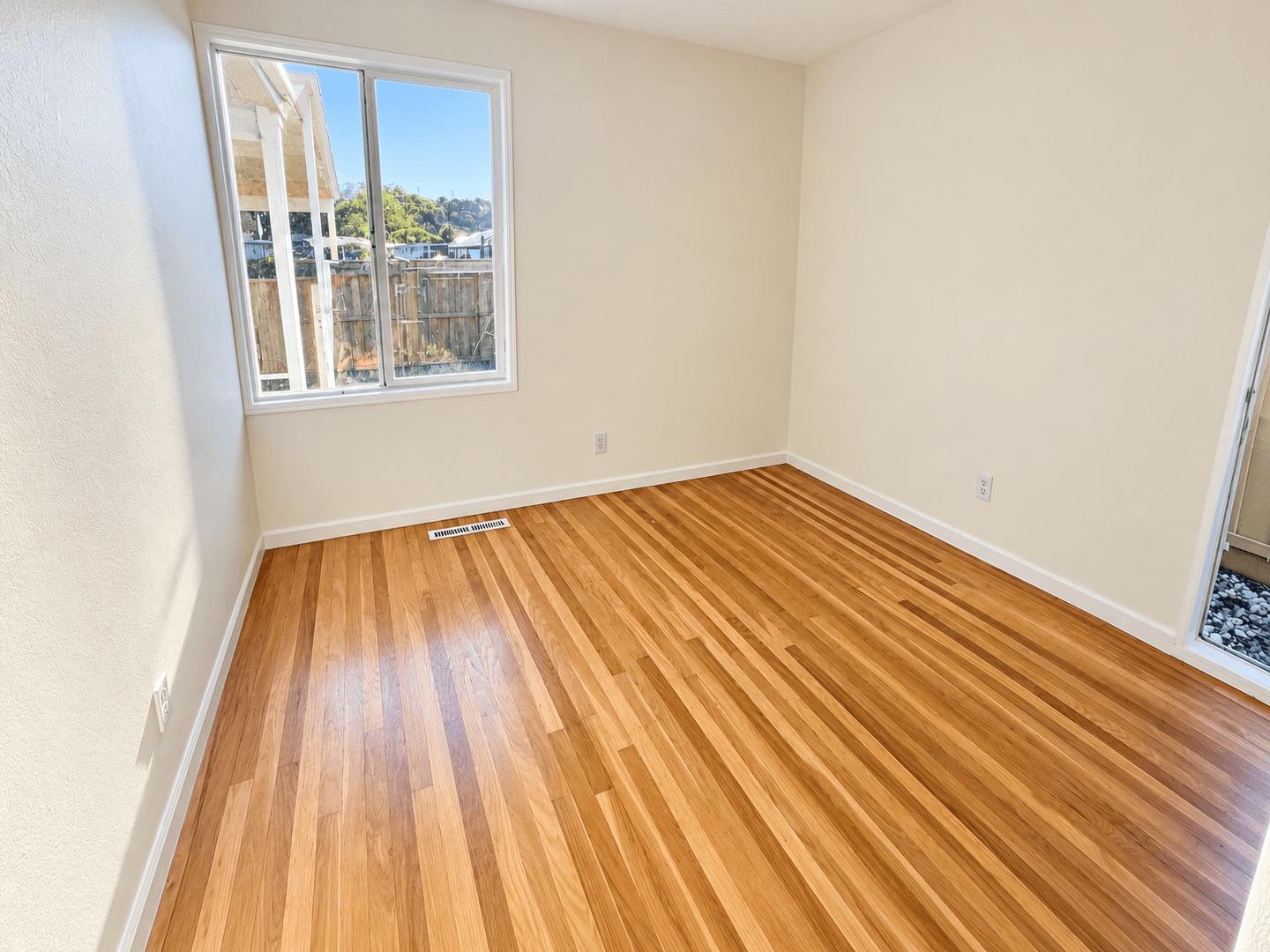 Millbrae House: 1064 Ridgewood Dr