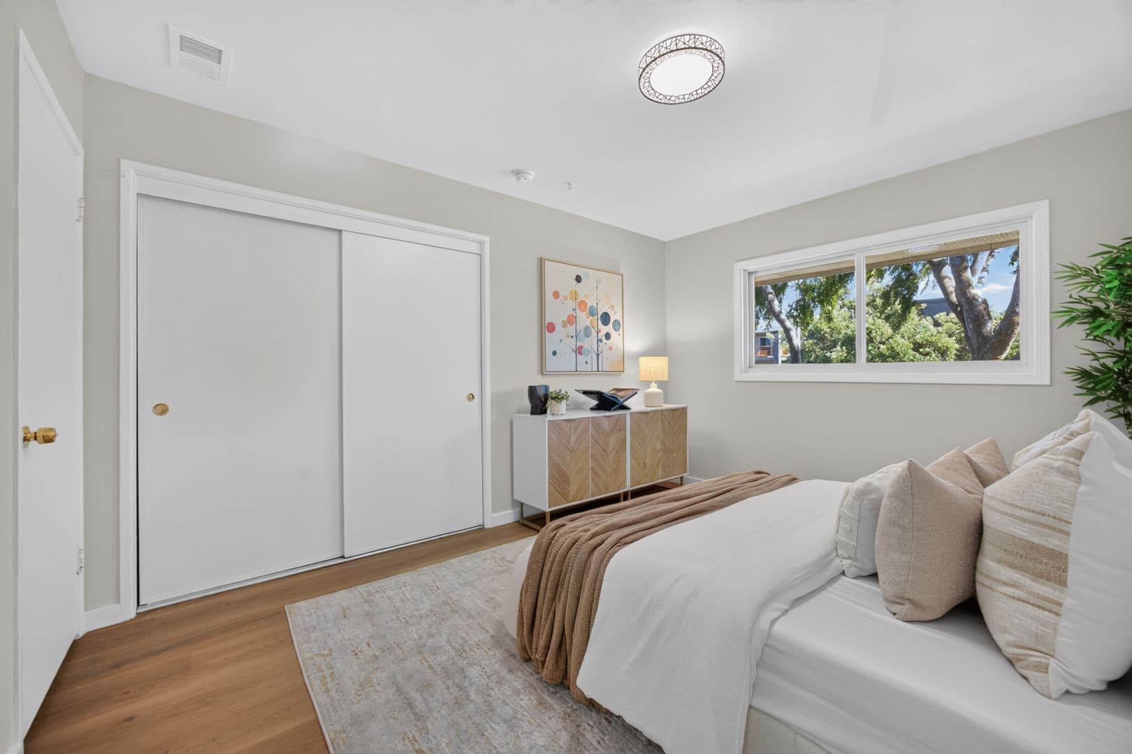 San Mateo House: 3001 Los Prados St