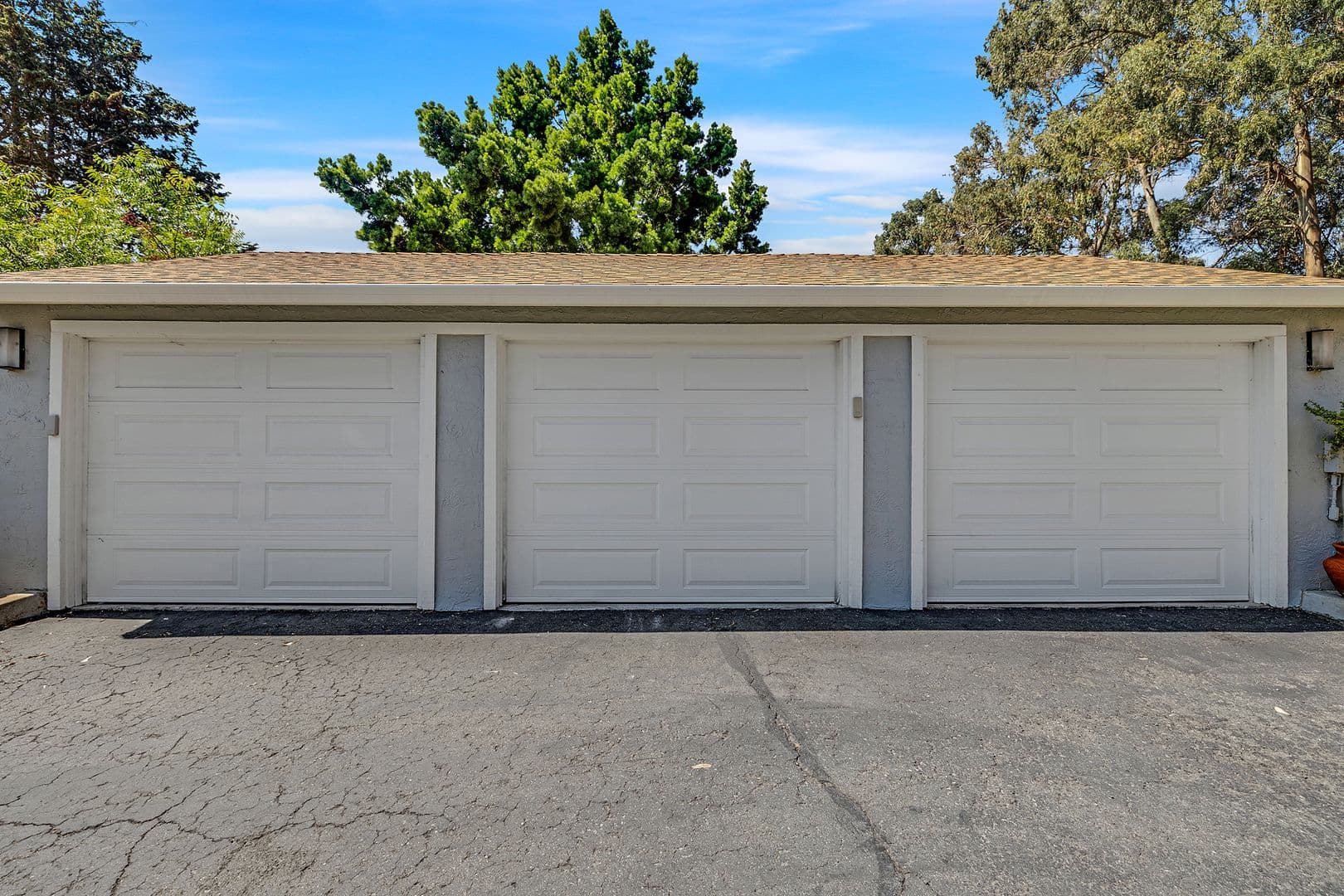 Hayward House: 3238 Monika Lane