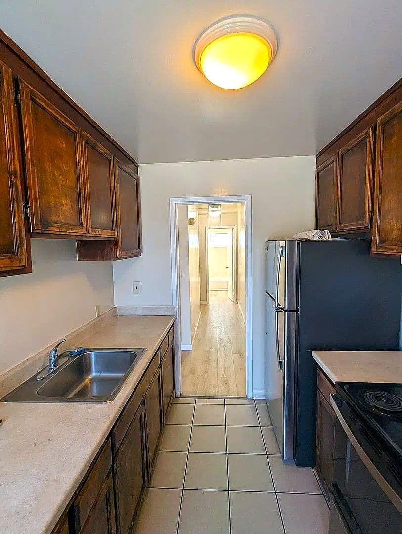Berkeley Apartment: 929 Delaware Street