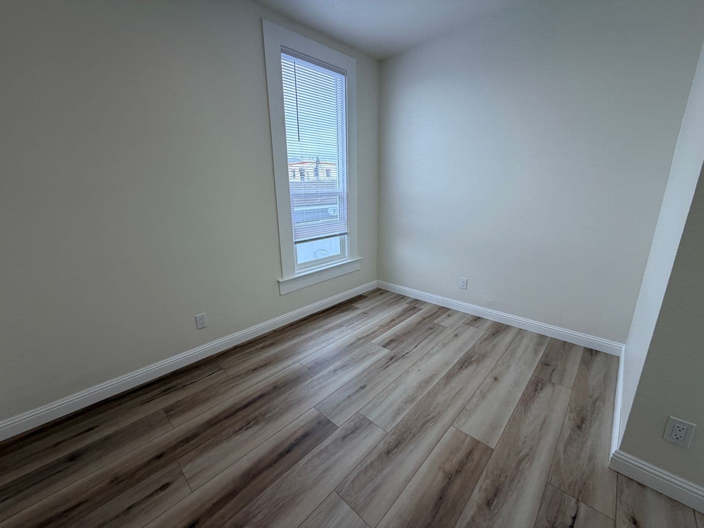 Oakland Apartment: 1115 7th Ave - #4