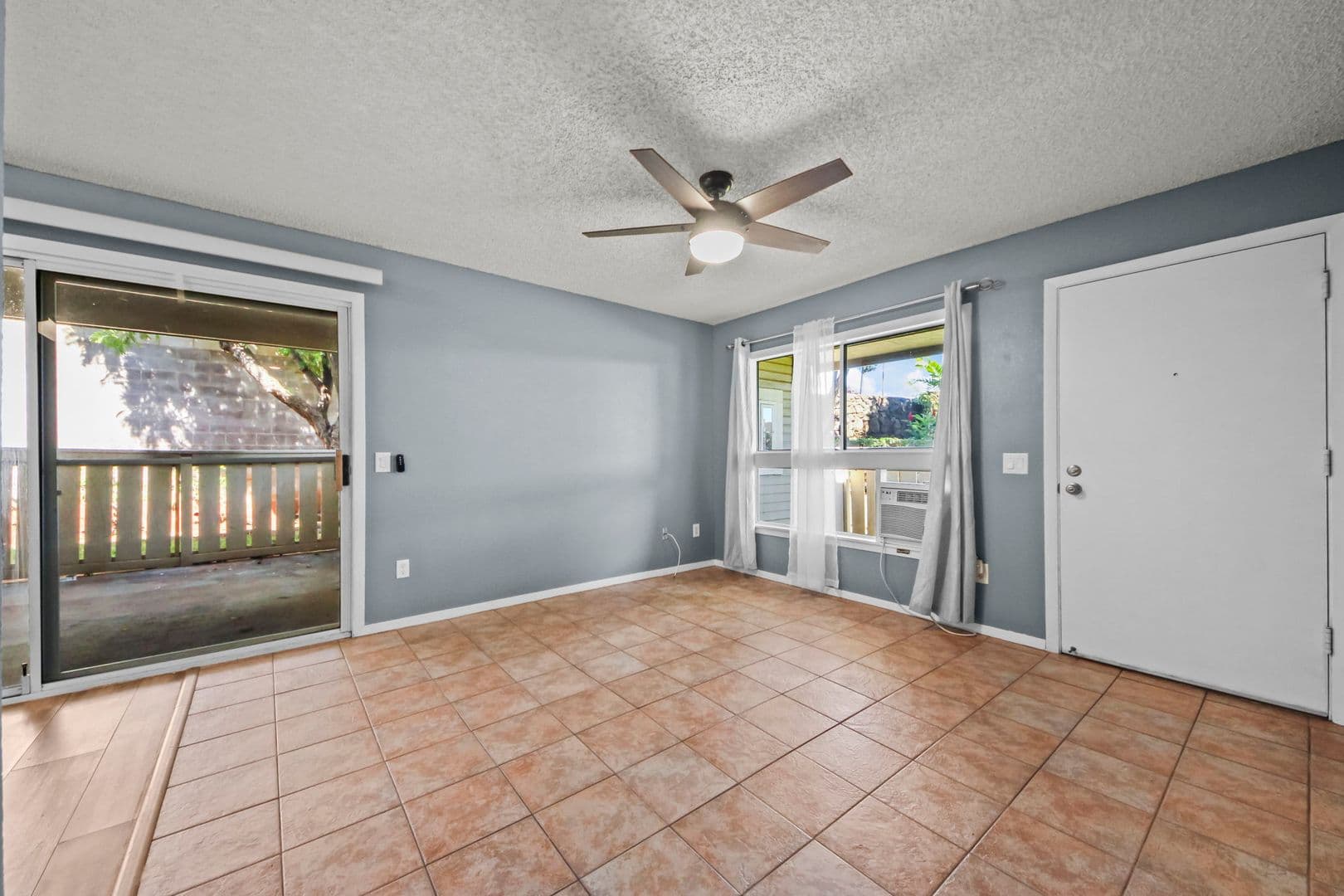Kapolei Apartment: 91-1073 Oaniani St. unit #8D