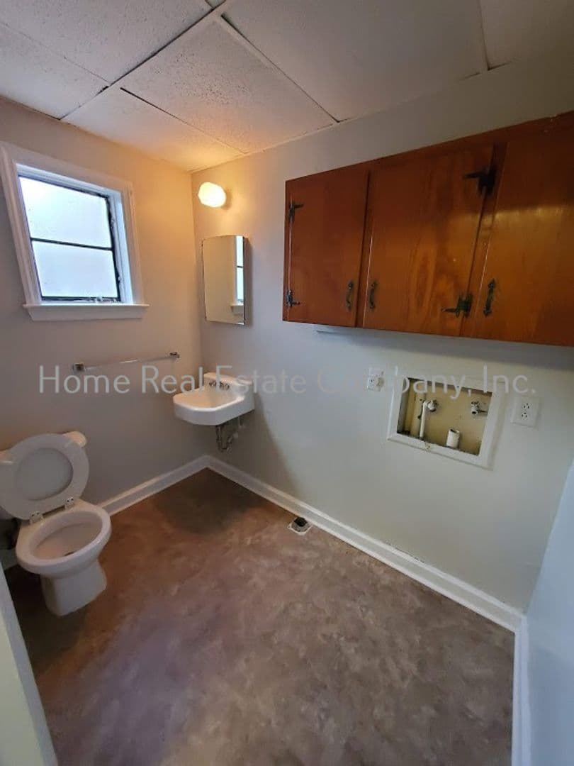 Winston-Salem Apartment: 1619 W. Northwest Blvd