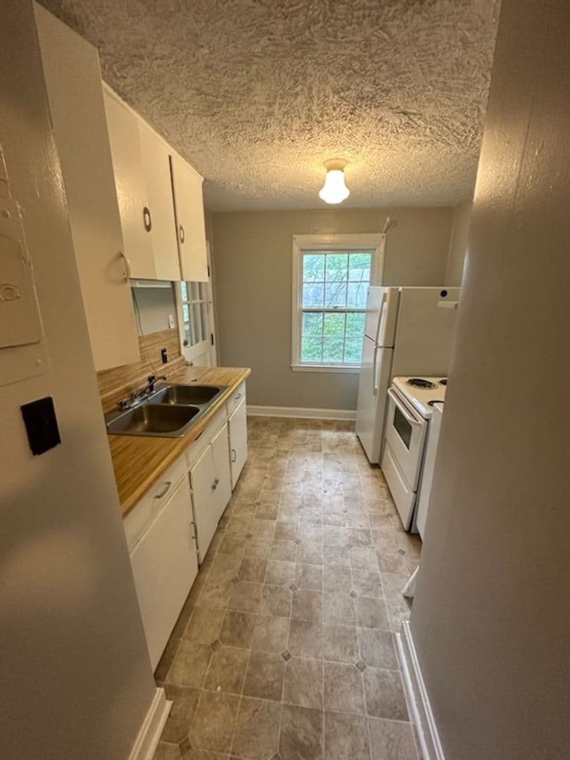 Winston-Salem Apartment: 1710 Lynwood Avenue