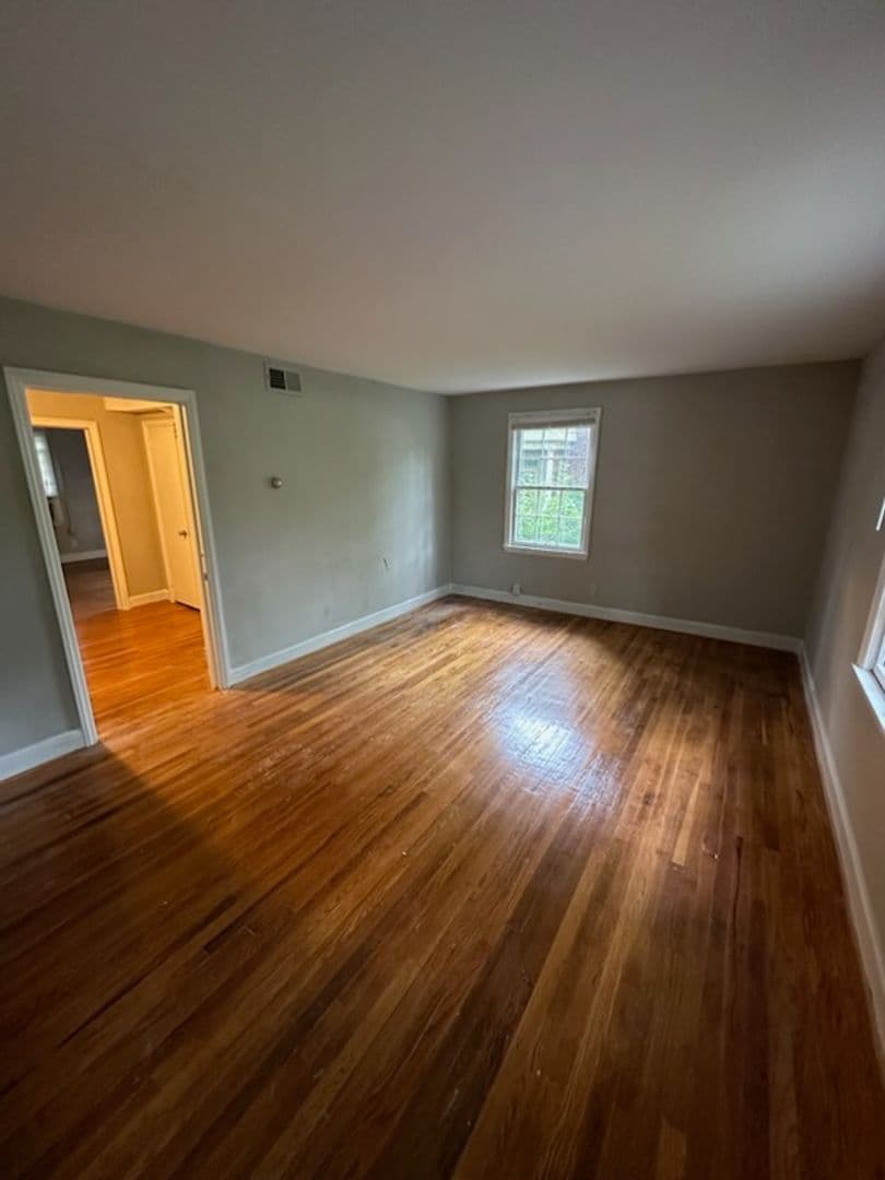 Winston-Salem Apartment: 1710 Lynwood Avenue