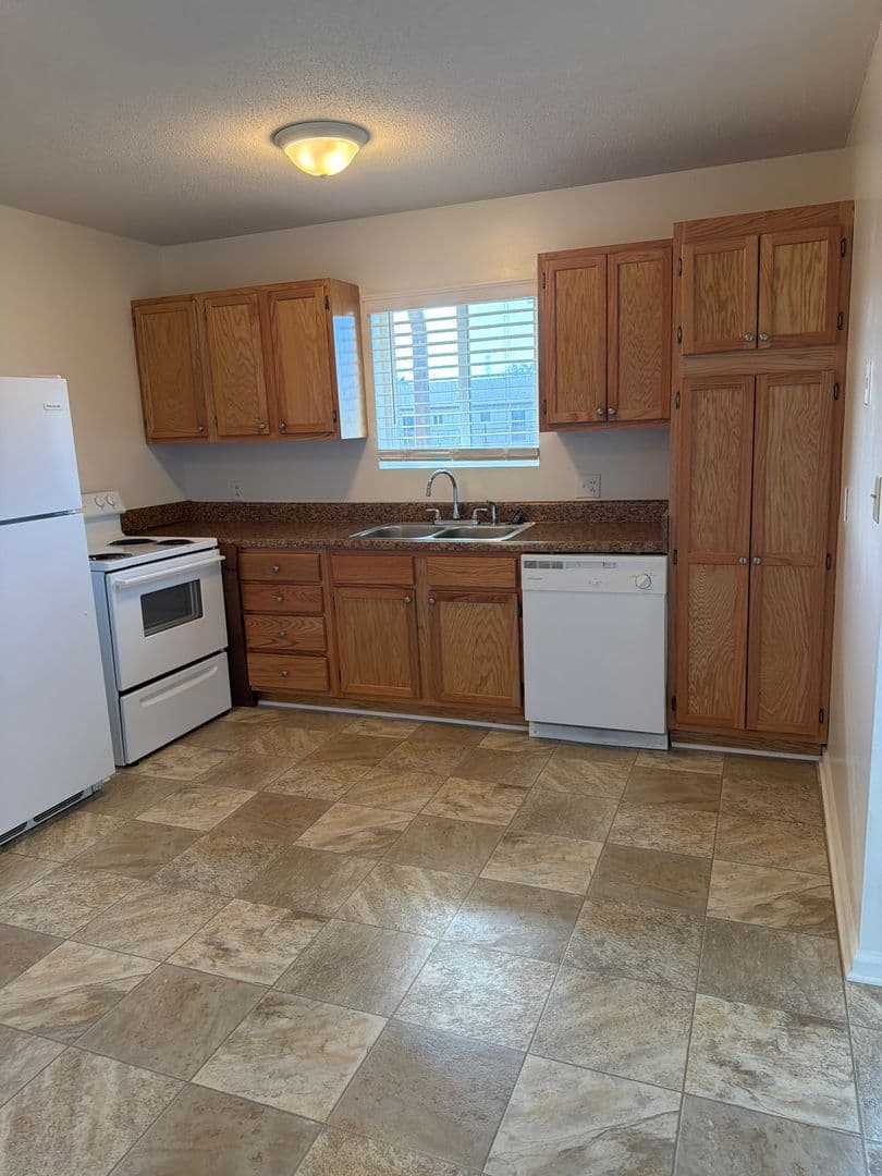 Kernersville Apartment: 1000 Salisbury Street Apt 5-B