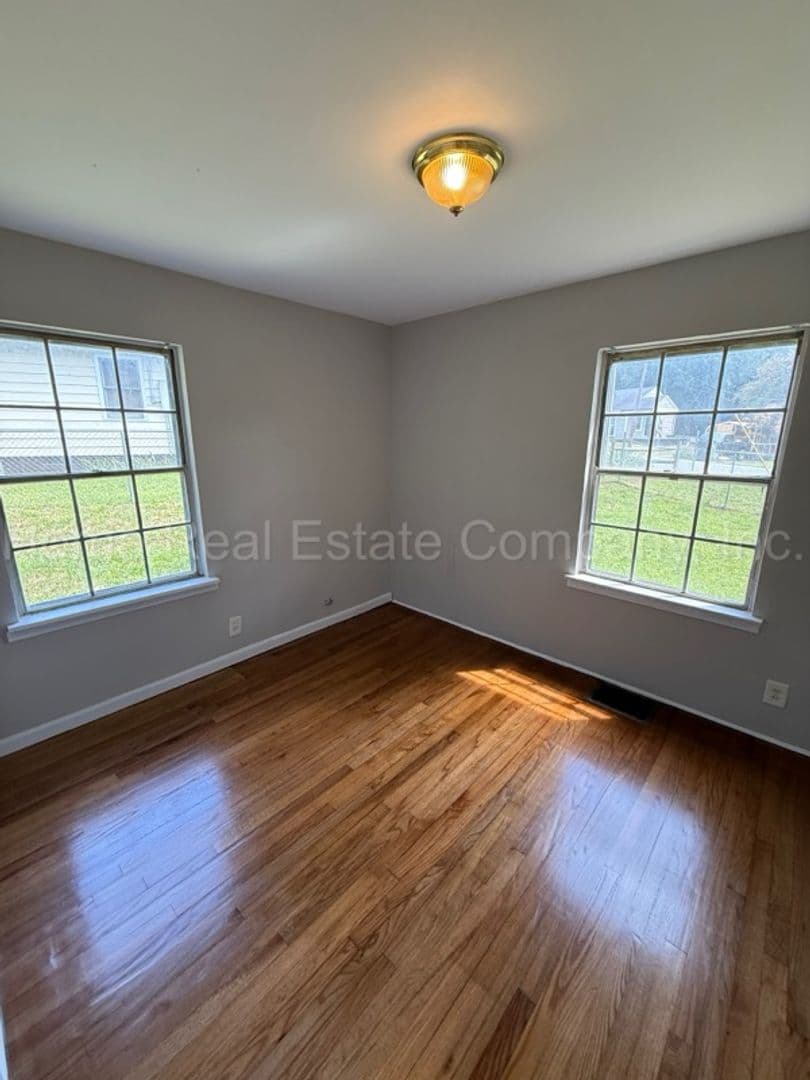 Winston-Salem House: 658 Clemson Circle