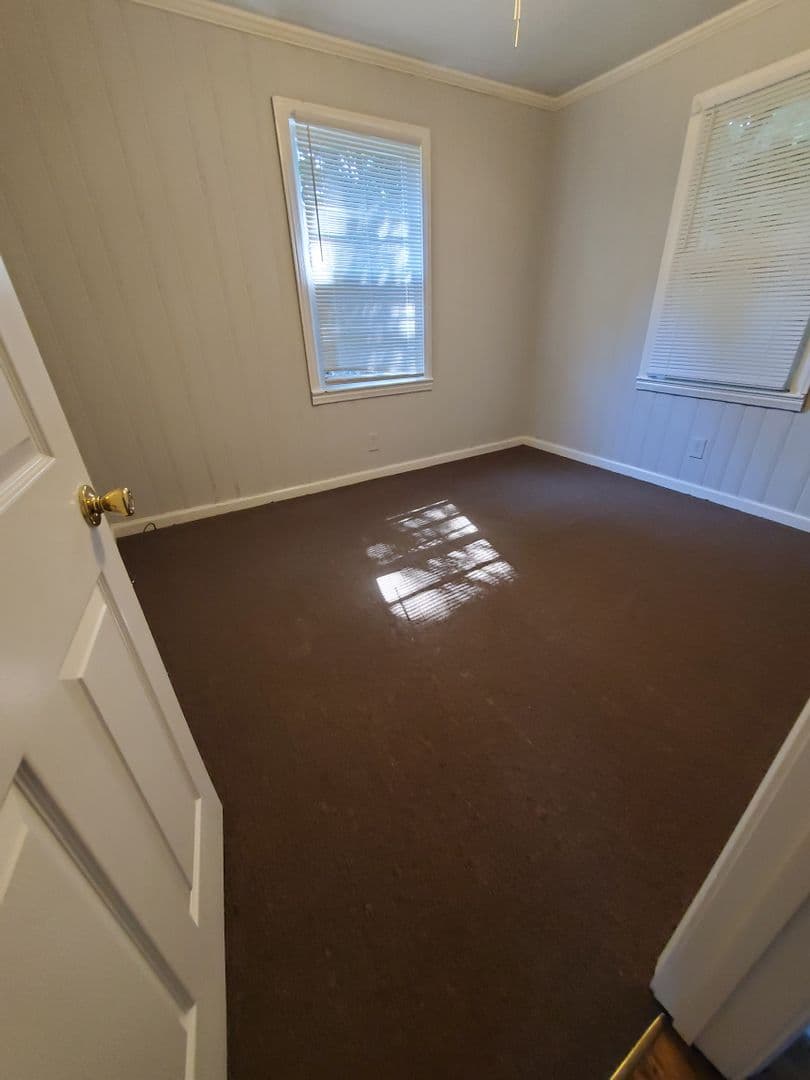Winston-Salem Apartment: 114 NE. Glenn Avenue