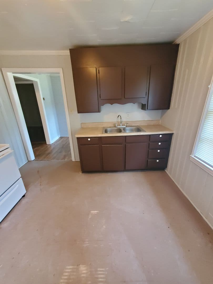 Winston-Salem Apartment: 114 NE. Glenn Avenue