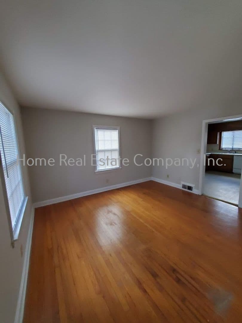 Winston-Salem Apartment: 1619 W. Northwest Blvd