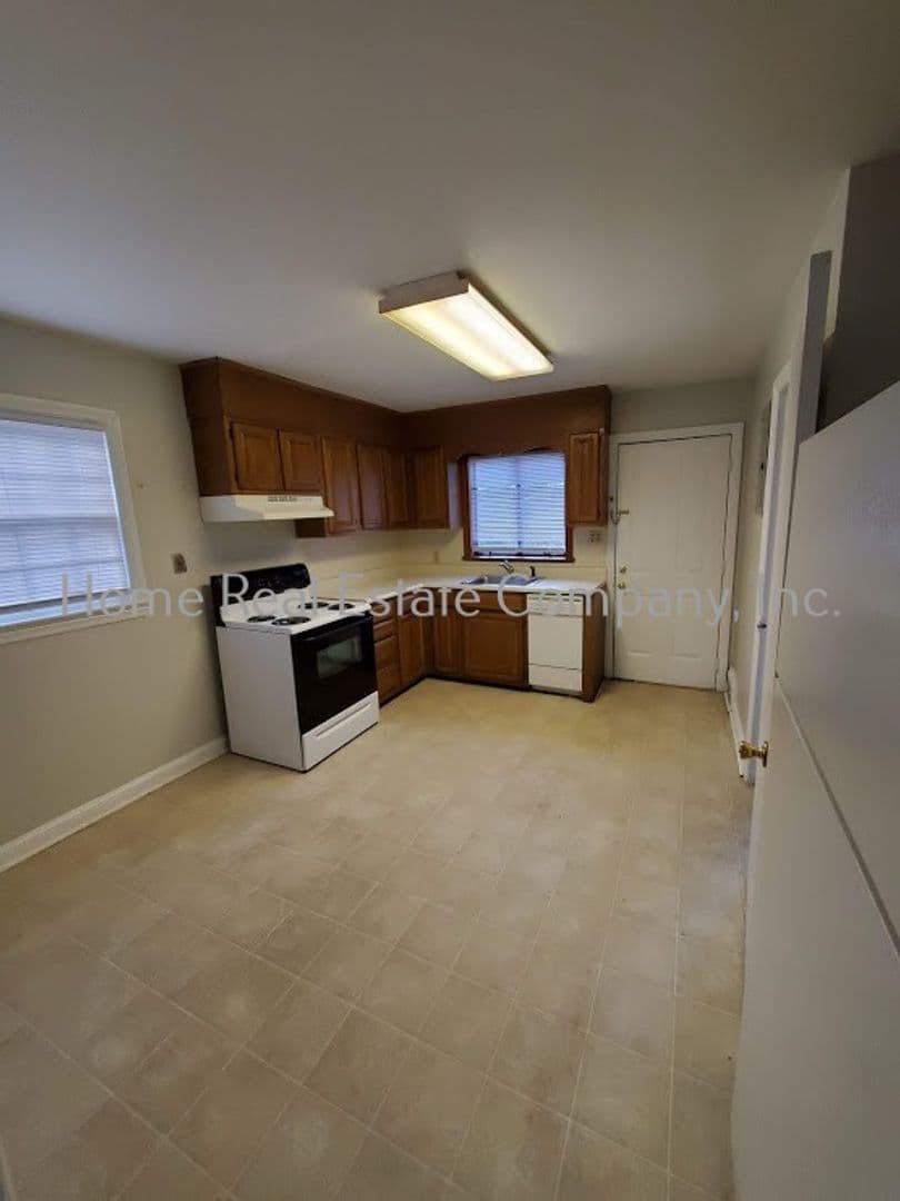 Winston-Salem Apartment: 1619 W. Northwest Blvd