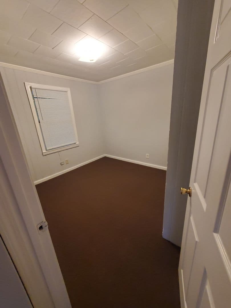 Winston-Salem Apartment: 114 NE. Glenn Avenue