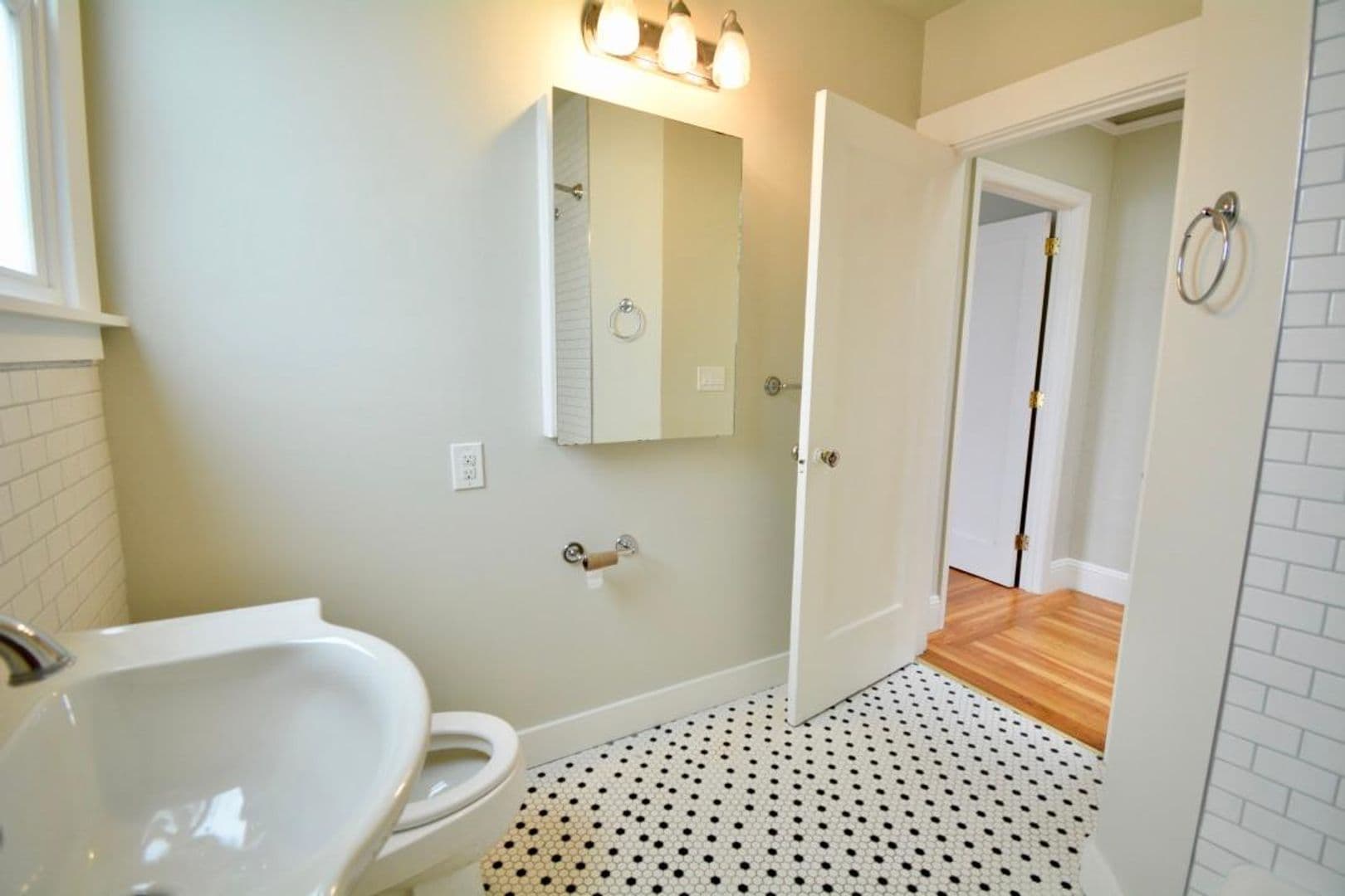 San Francisco Apartment: 2401 32nd Avenue