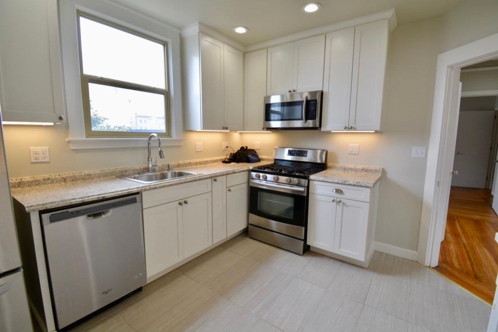 San Francisco Apartment: 2401 32nd Avenue