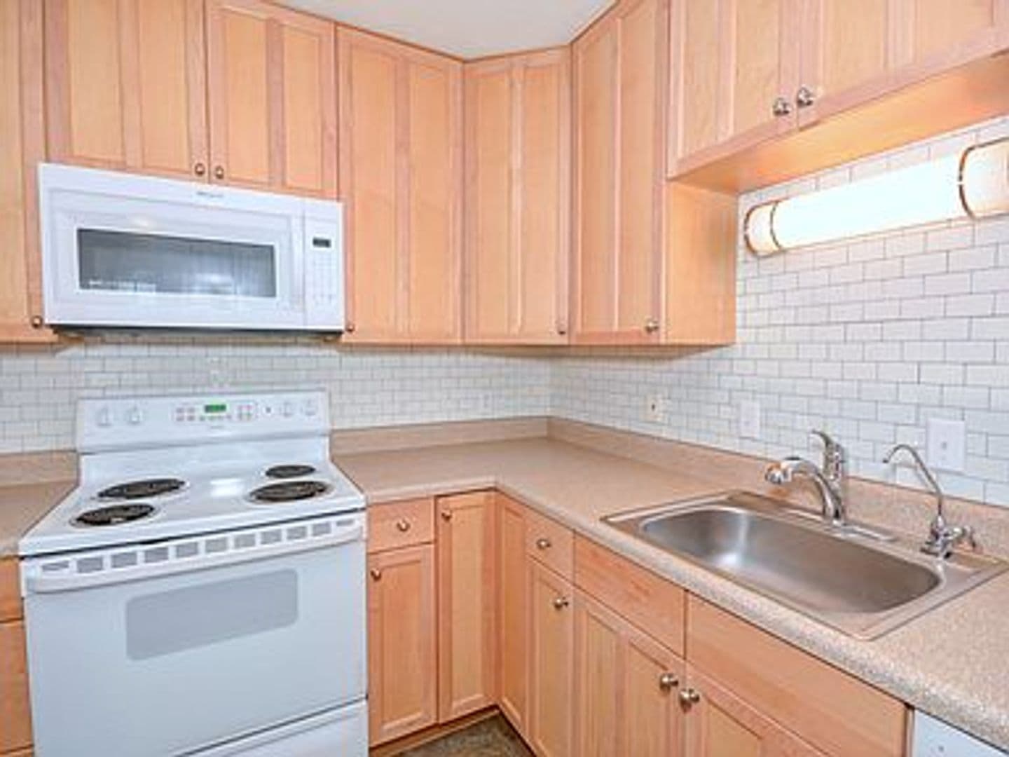 Columbia Condo: 1700 Dalloz Road