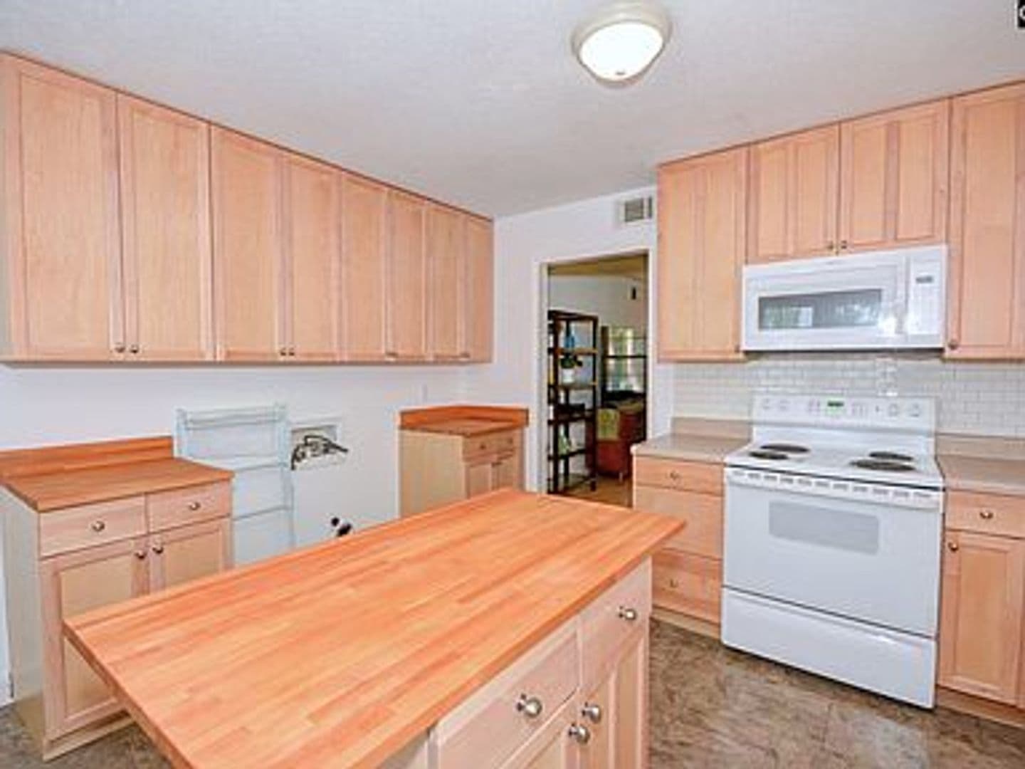 Columbia Condo: 1700 Dalloz Road