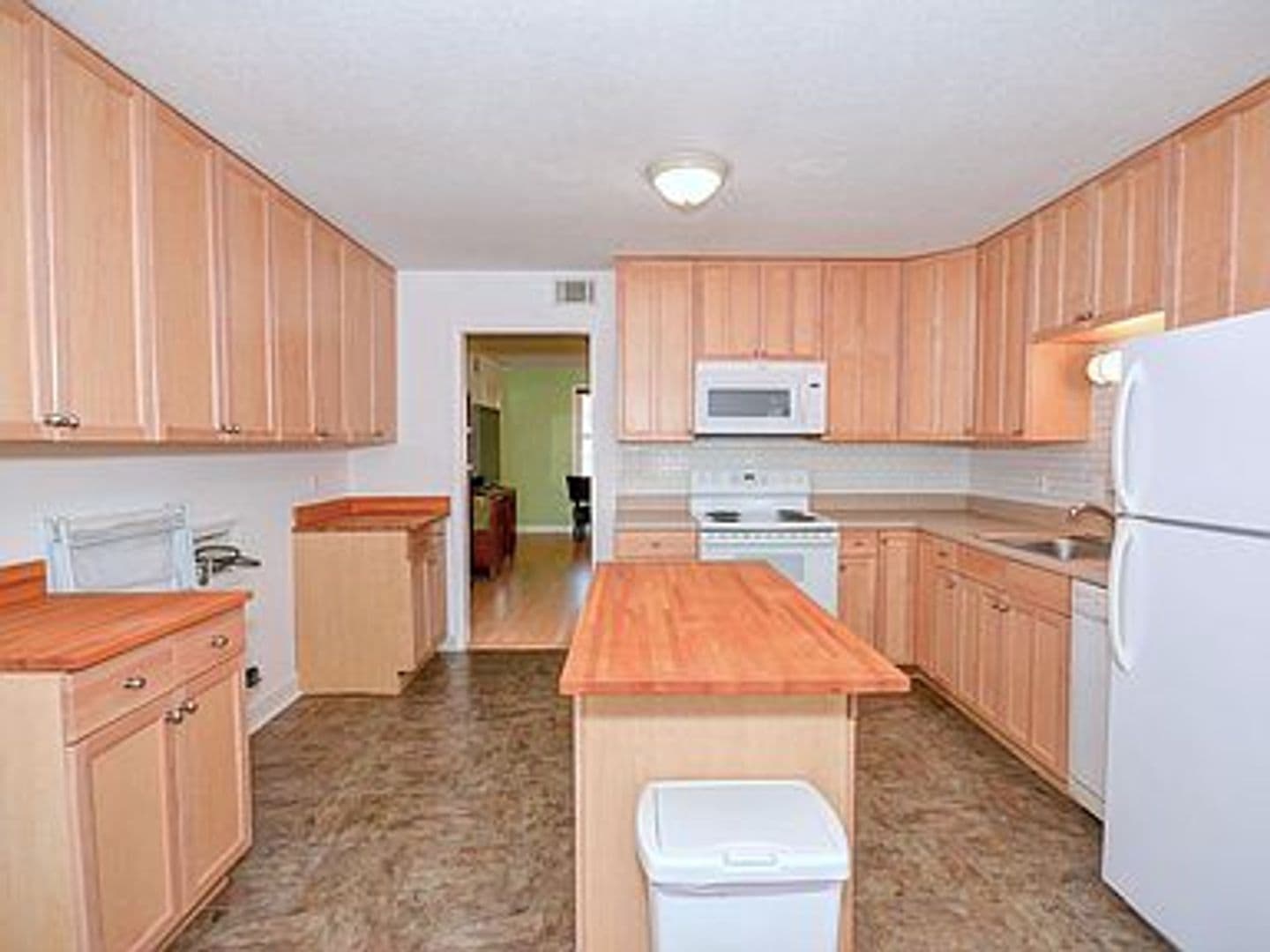 Columbia Condo: 1700 Dalloz Road