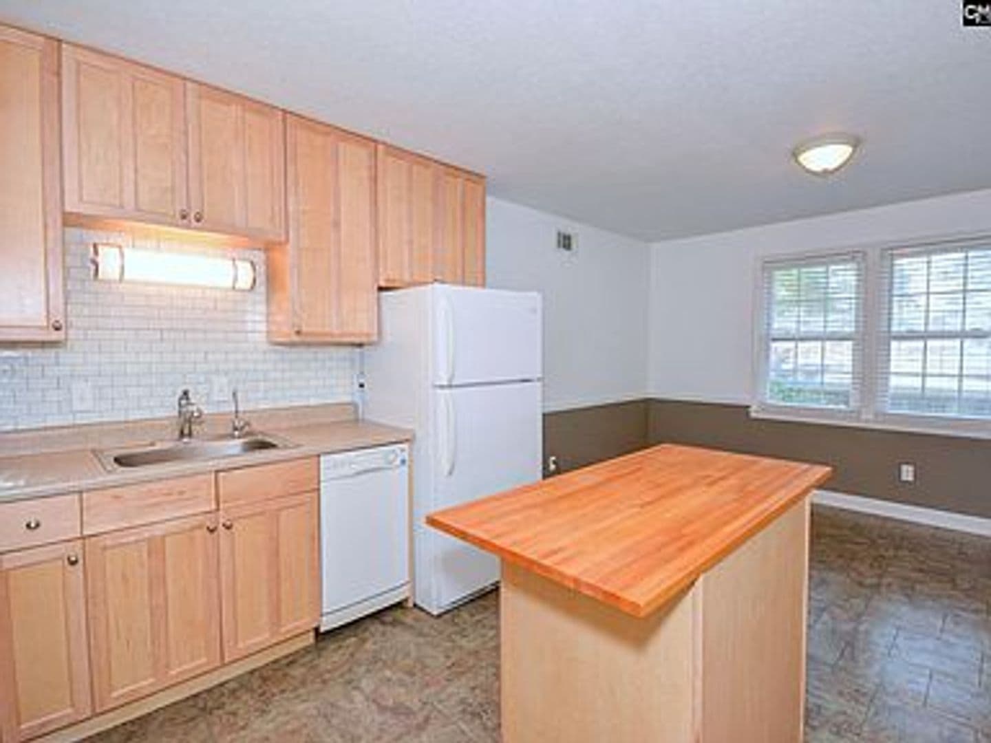 Columbia Condo: 1700 Dalloz Road