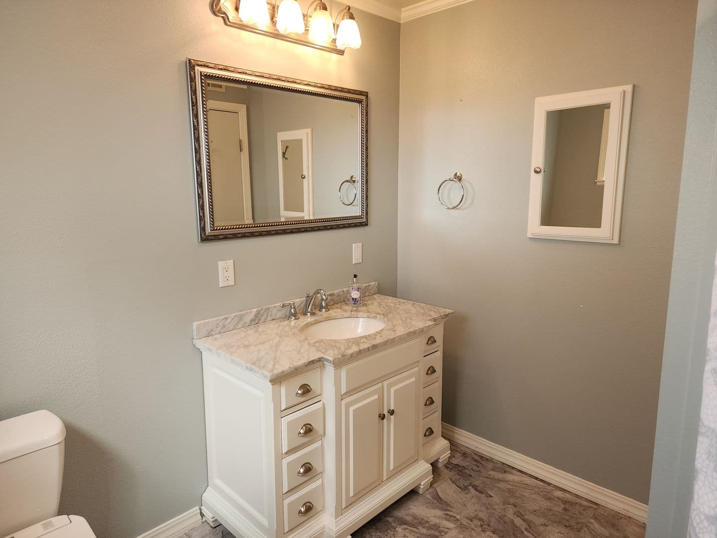 Redding House: 1412 Mistletoe Ln.