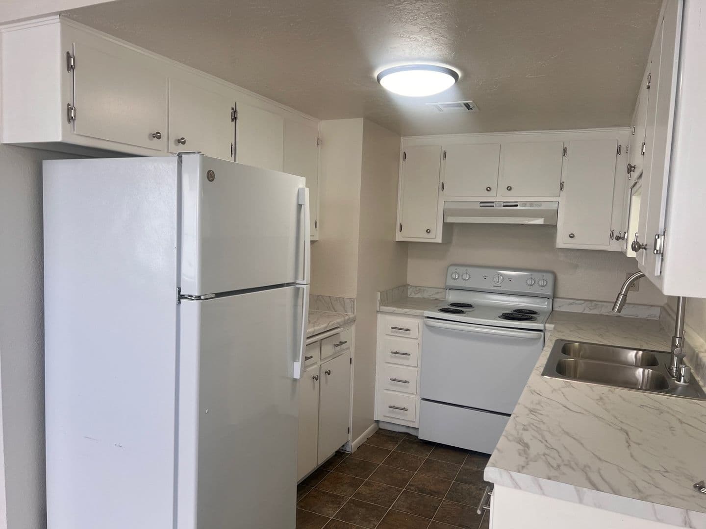 Redding Apartment: 395 Buckeye Terrace