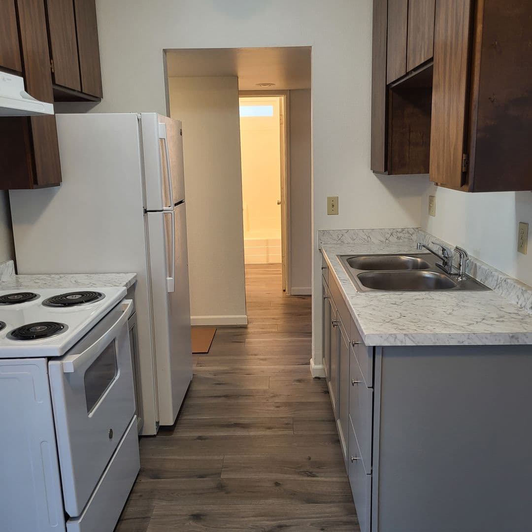 Shasta Lake Apartment: 4531 Front St.