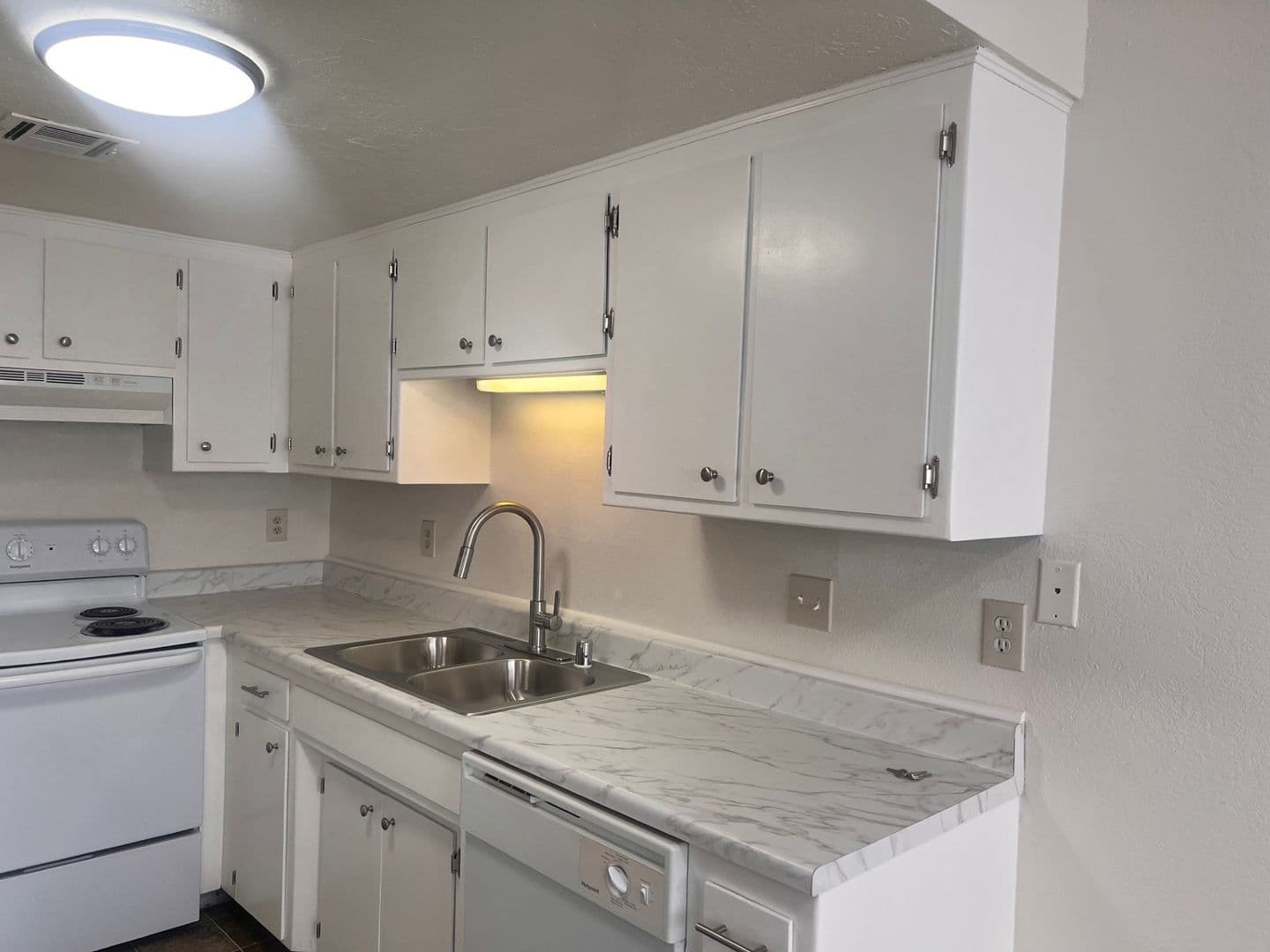 Redding Apartment: 395 Buckeye Terrace
