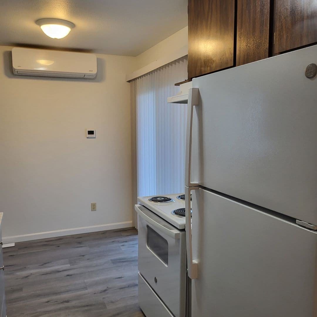 Shasta Lake Apartment: 4531 Front St.