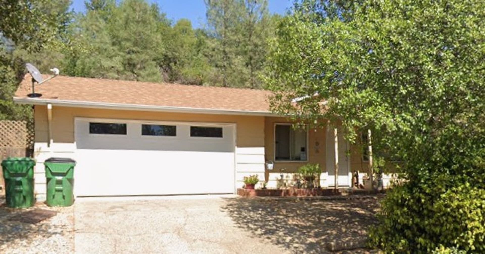Shasta Lake House: 2467 Walton Ave