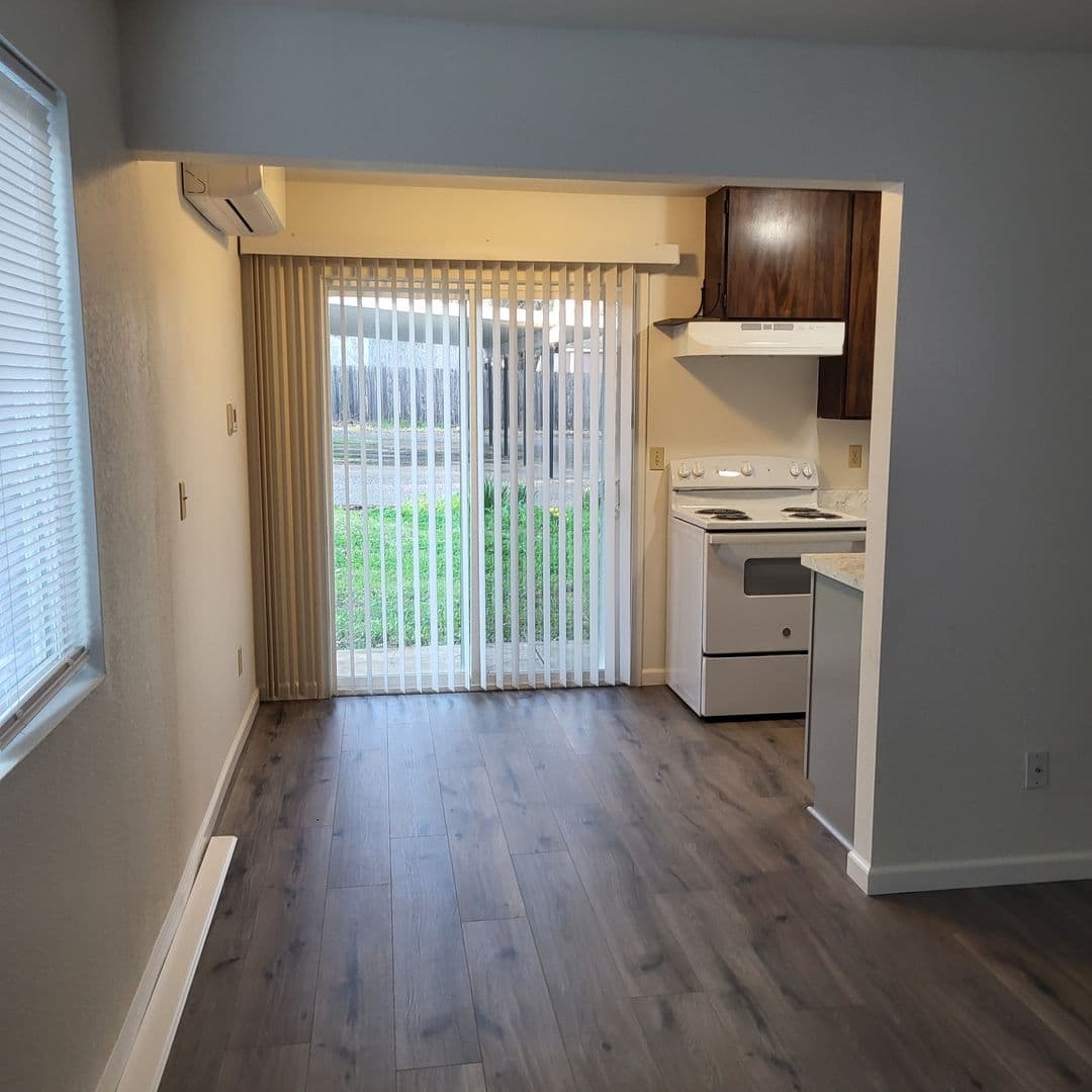 Shasta Lake Apartment: 4531 Front St.