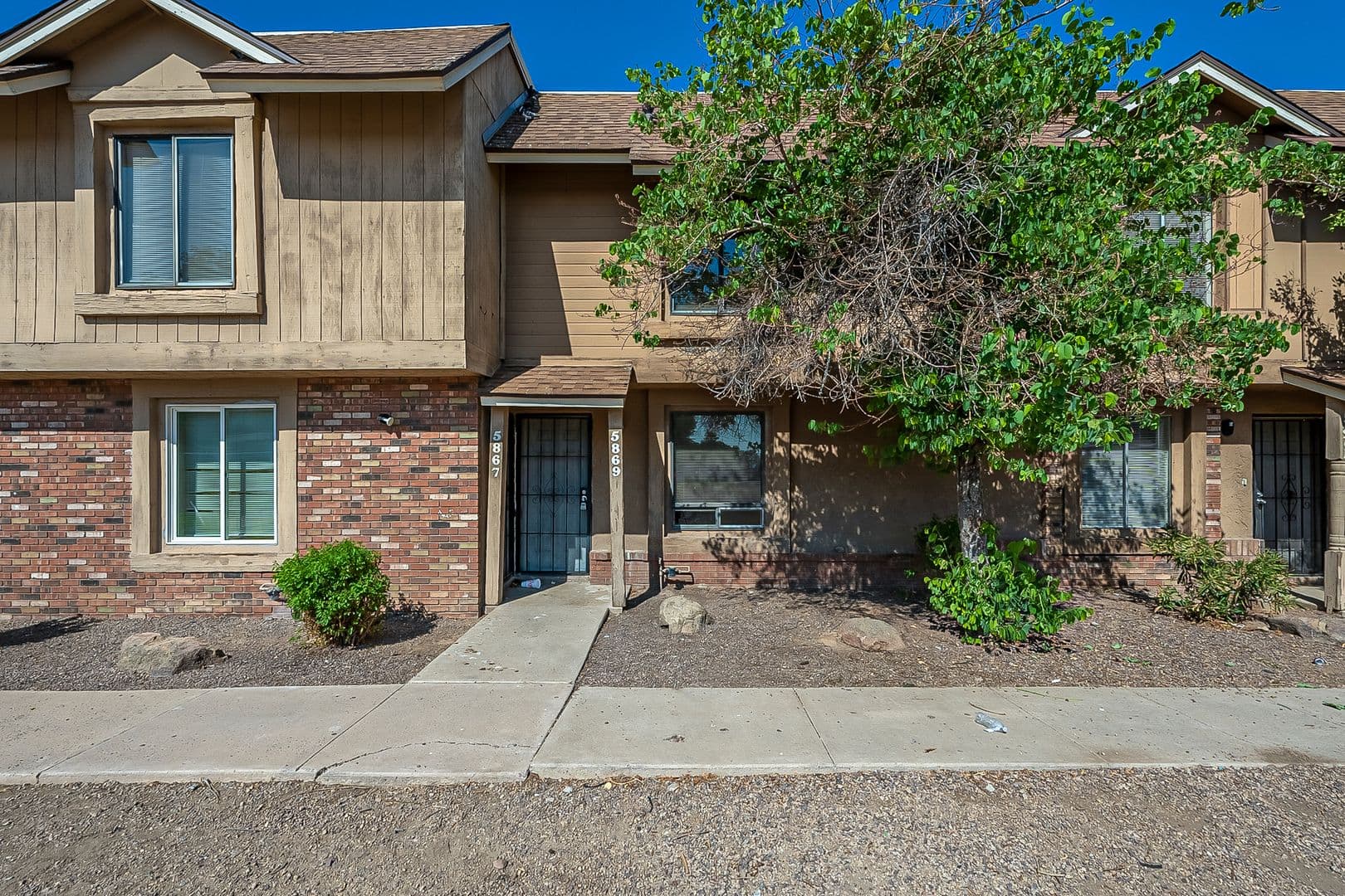 Glendale House: 5869 N 59th Dr
