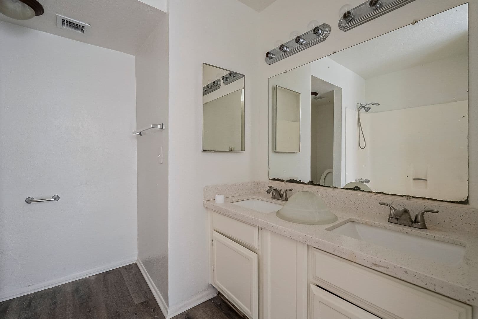 Glendale House: 5869 N 59th Dr